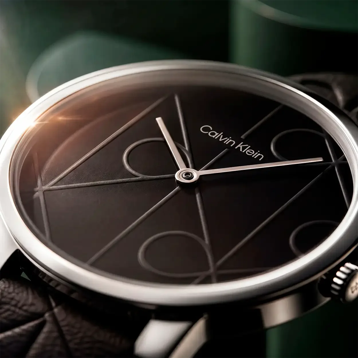Gros plan packshot d'une montre Calvin Klein