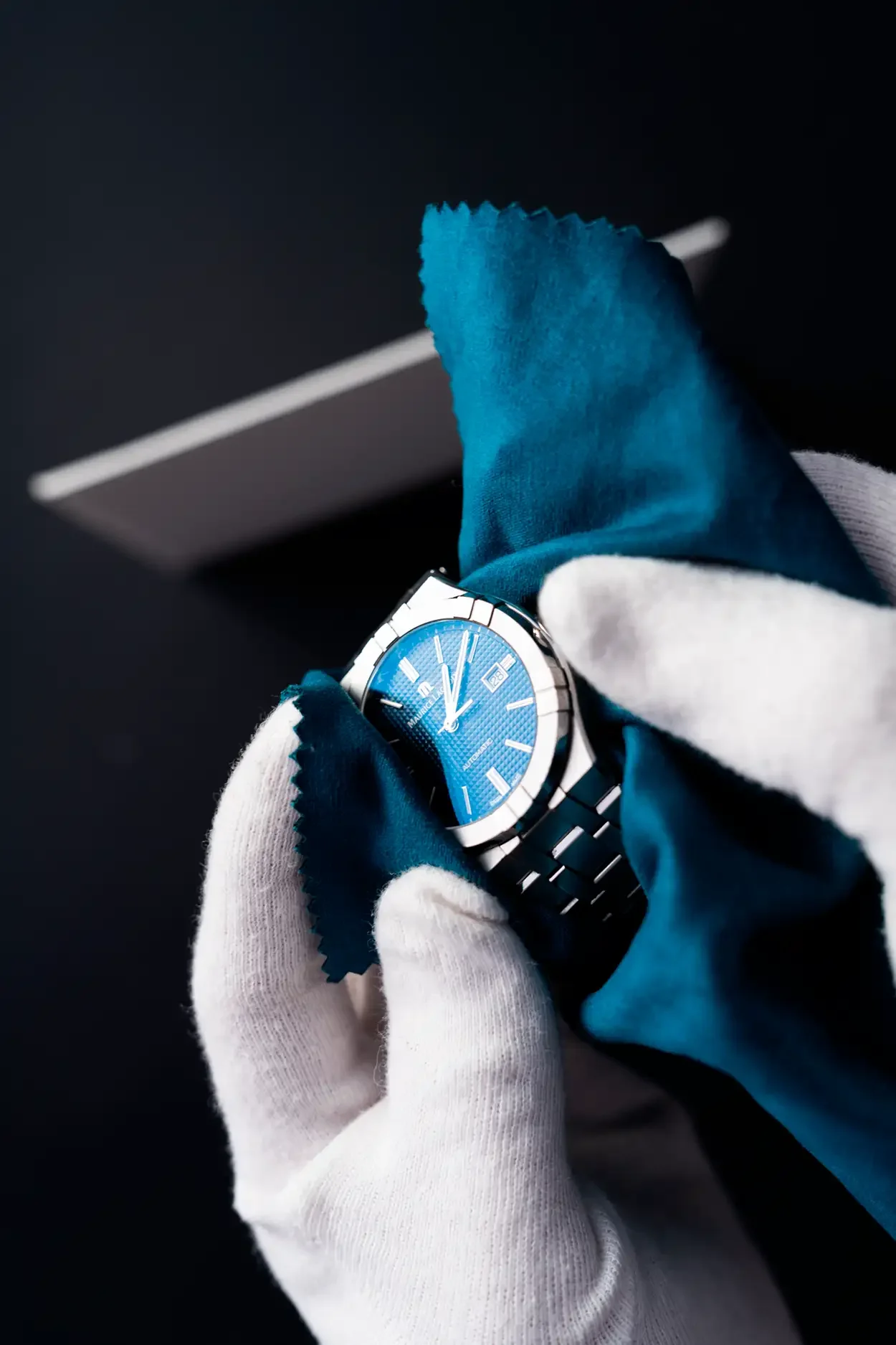 Préparation packshot montre Maurice Lacroix en studio — prise de vue horlogerie par Infuse IA Lyon