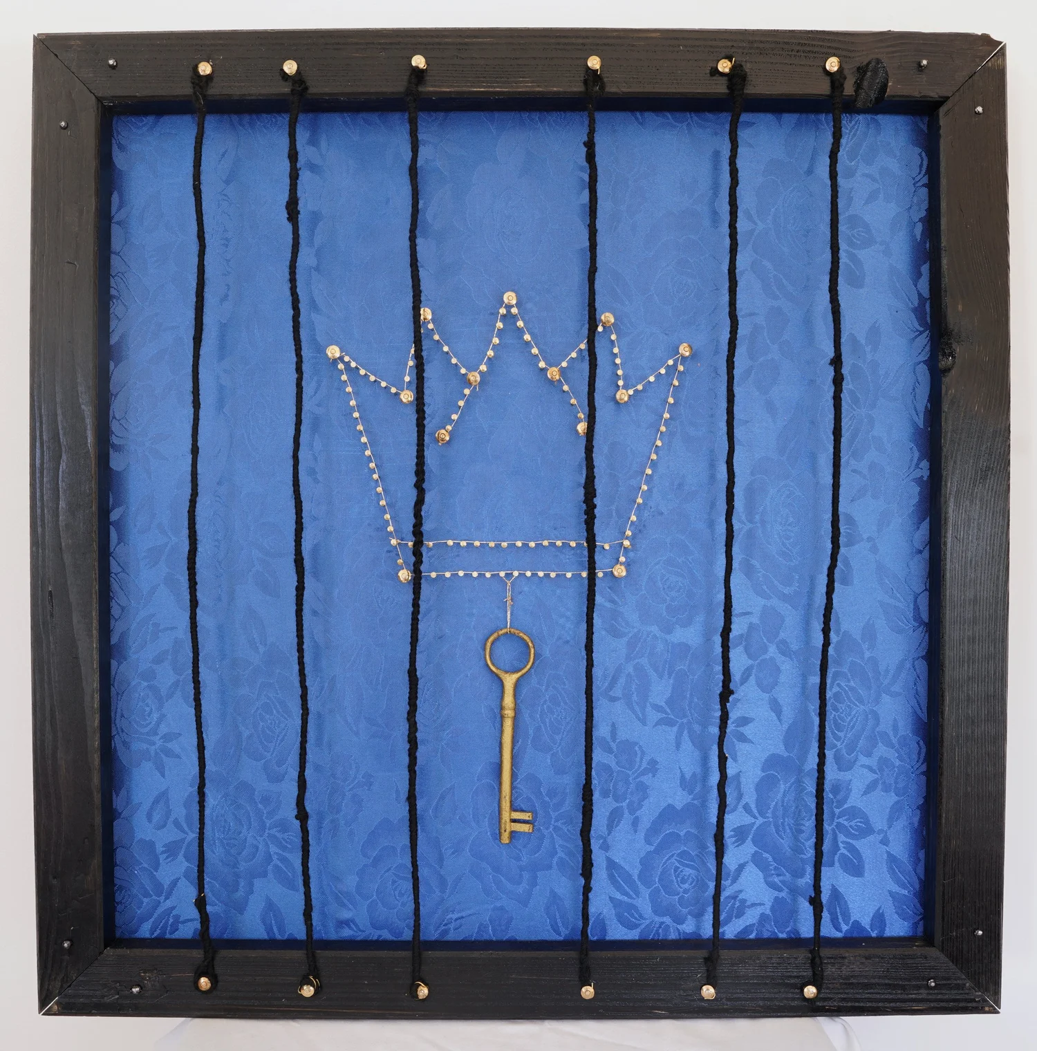 Hollow Crown, sculpture by Obianuju Tóth