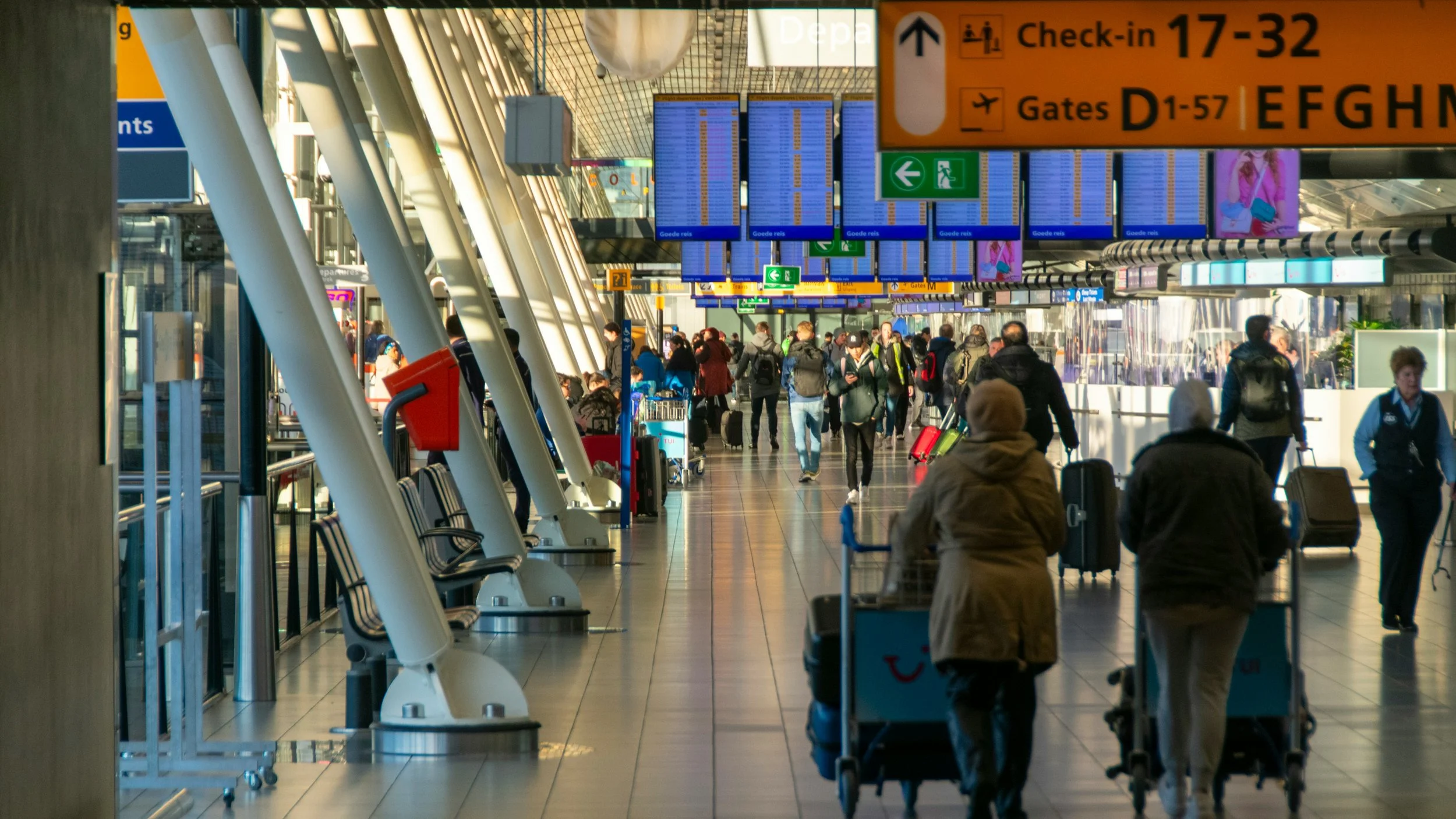 Holiday Flights 2026: When to Book Thanksgiving and Christmas Travel