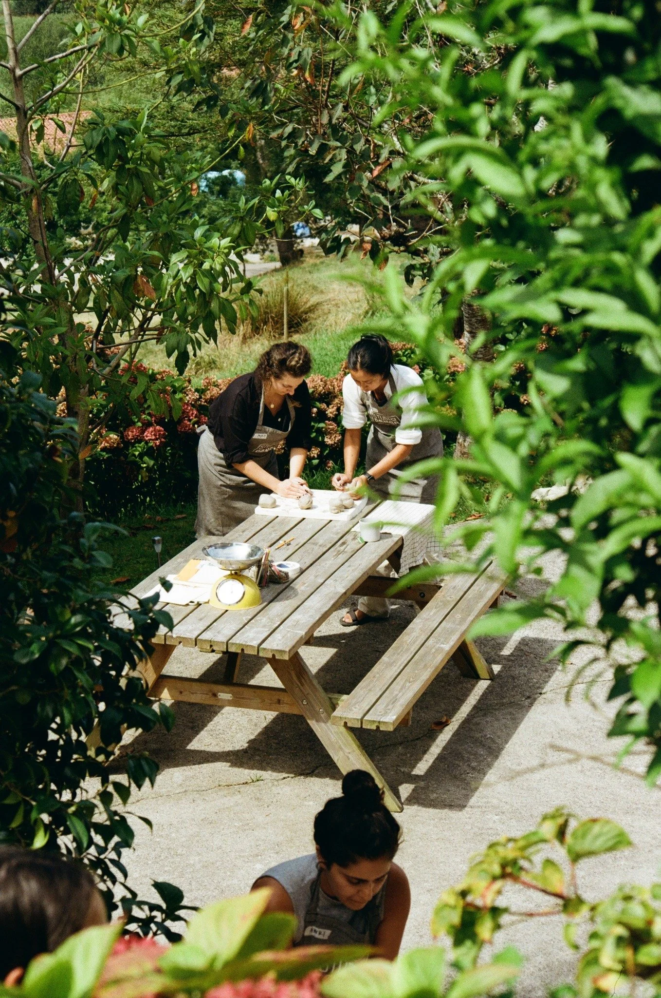 POTR Recap, Part II: The rhythm of retreat life 🌀

Captured on 35mm film by @mindywiekhartphotography 

#studiopansa #potr #ceramicsretreat #claycommunity #creativeescape #slowcraft #handmadeceramics #analogphotography