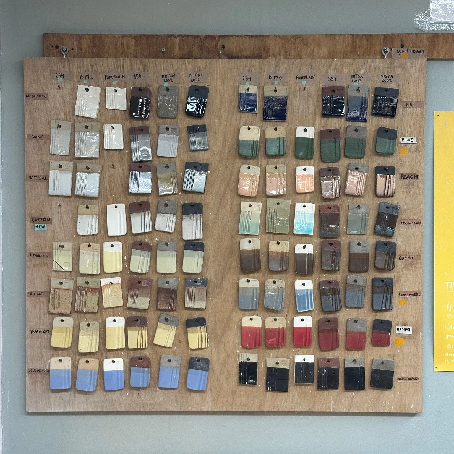 So many clay and glaze combinations to choose from.. 
Which is your favourite? 

🩷❤️🧡💛💚🩵💙💜🖤🩶🤍🤎

#ceramicglaze #handmadeceramics #glazing #pottery #keramiek