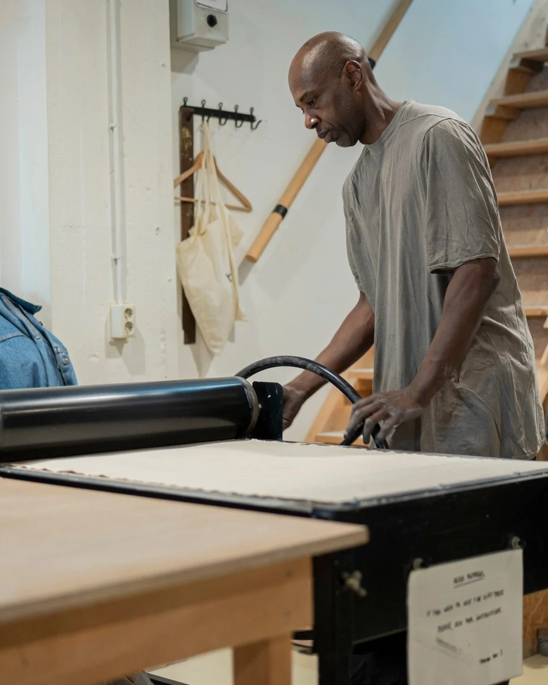 Is that a giant baking-rolling pin? You could say that! It&rsquo;s our slab roller. 

With this roller, you can easily roll out your clay to your desired thickness. The clay slabs that come out of it can be used to build all kinds of shapes.

Come tr