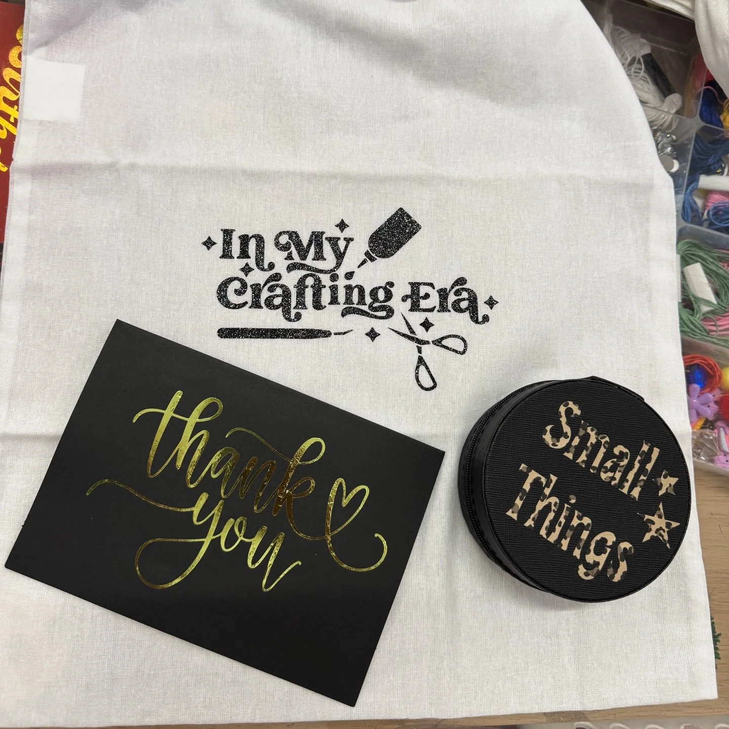 🖤💗🏌🏽&zwj;♀️I just had the cutest family in for a Sunday funday morning learning how to use Cricut and Heat Transfer Vinyl and they all had such different styles! 

If you&rsquo;re planning your next family fun day hit me up! Lots of creative work