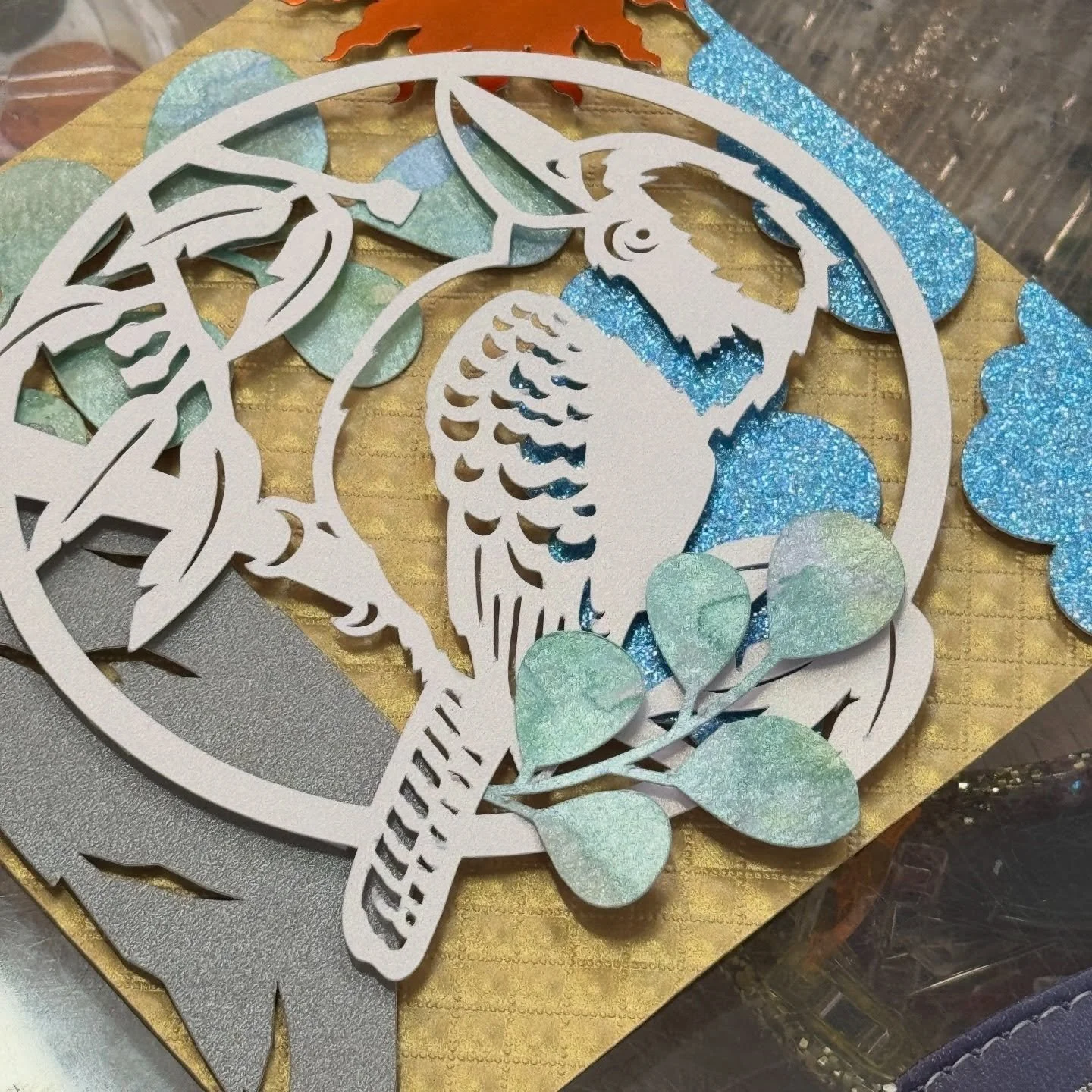 ⛰️☀️🍃How gorgeous is this Cricut created gift a regular client finished today!
From scratch she designed this shadow box using elements from laser cutting digital files from Etsy, elements in Design Space and manipulating them to create a nod to a h