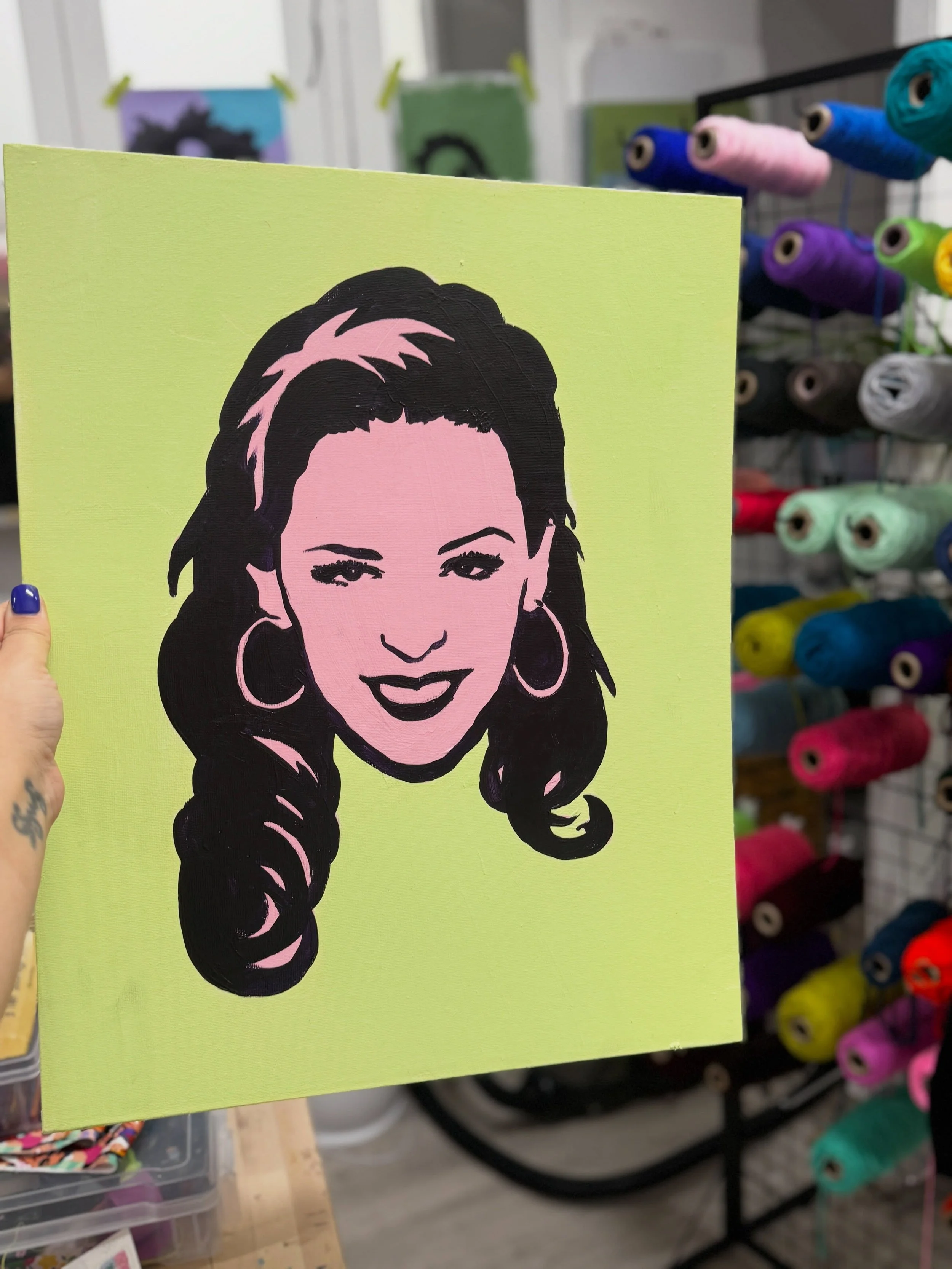🪩🎤🎶 SO OBSESSED with these Pop Art Paintings!! My regular client is Bieber obsessed and I think Kylie is an ICON for Pop Culture!  Through the process my client chose her muse, created her own background then we used good ol tracing paper and mixe