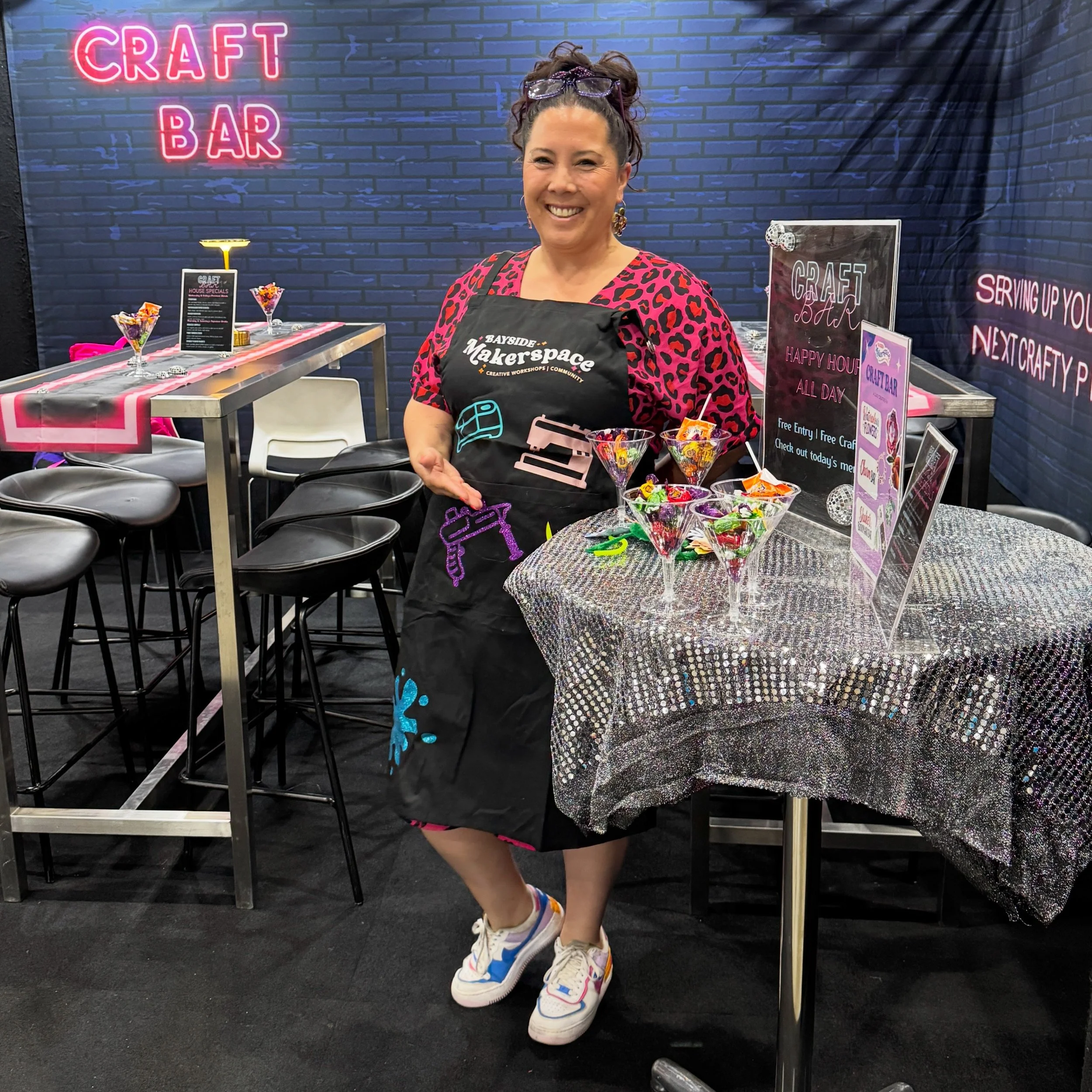 ✂️🍸🪩THE CRAFT BAR 🪩🍸✂️
Come say hi and make cutie things ar The Craft &amp; Quilt Fair!
Today you can make a Bag Charm, Shaker Bookmark or Watercolour Flowers 🌺 
10am - 4pm

See you here!!
🪩💜Sez 

Tix for entry via @craft.events_ but the Craft
