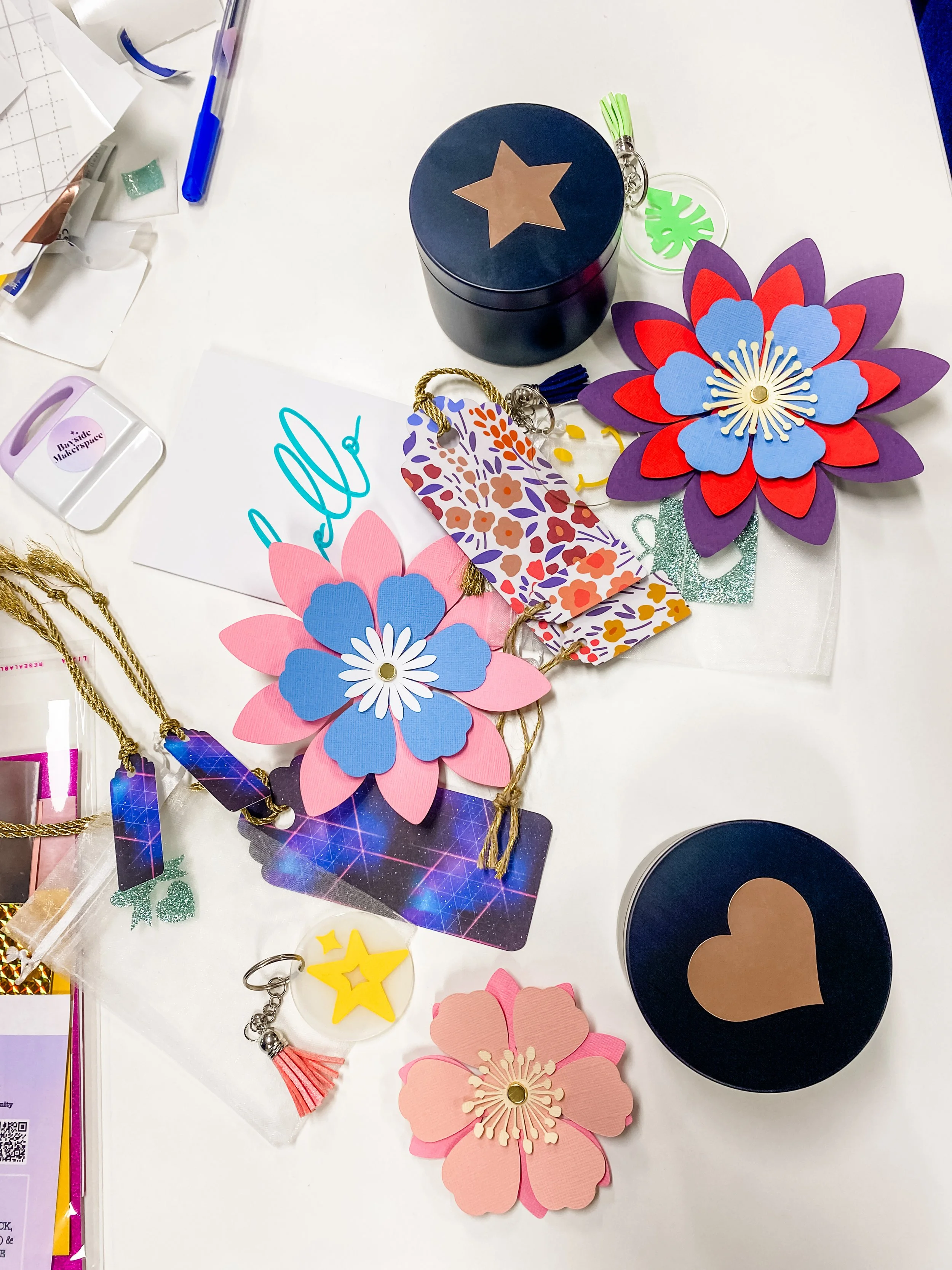 Paperflowers made with petals cut from cricut explore.JPG