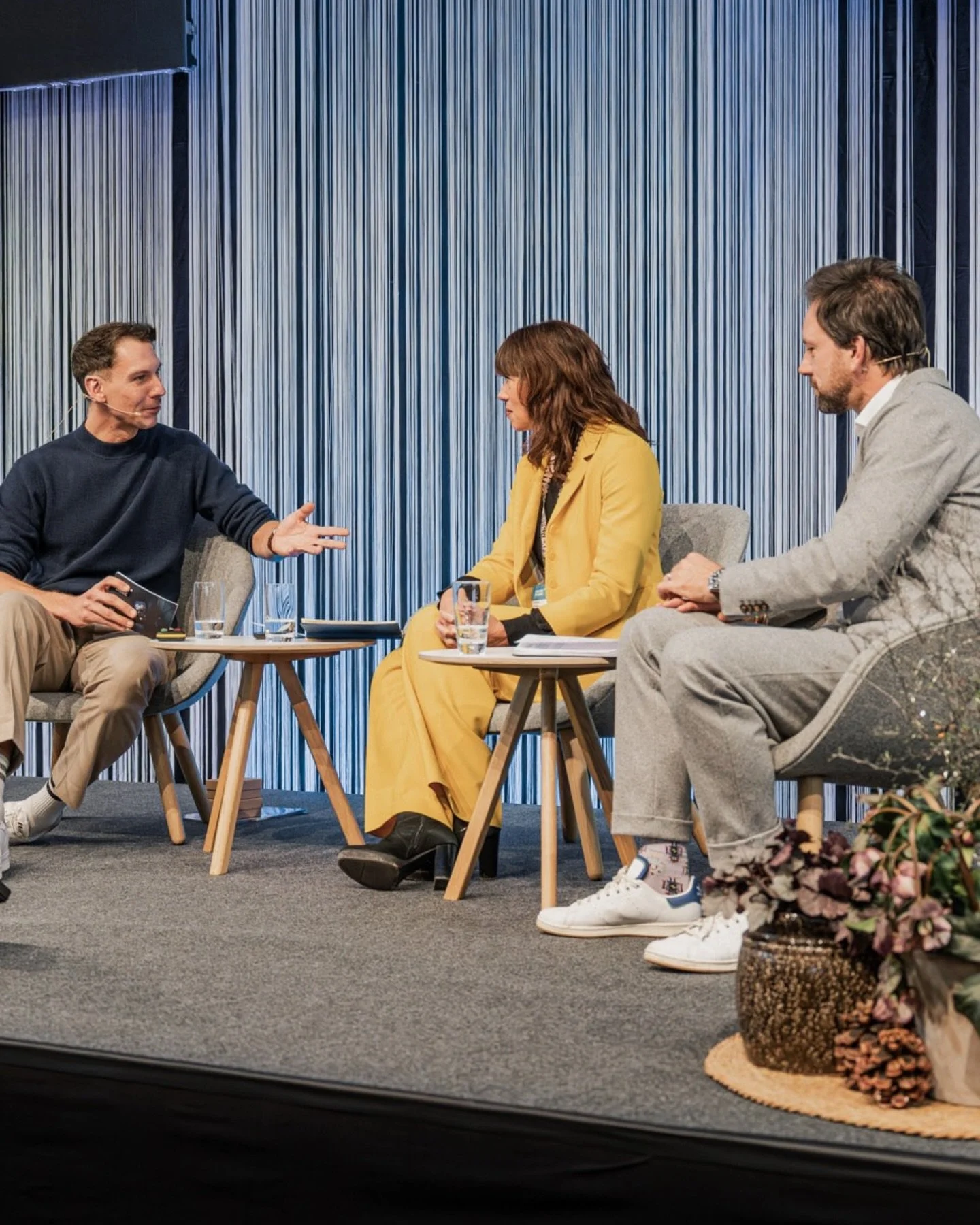 ━ DIGITALE BILDUNG

Wie viel Digitalit&auml;t vertr&auml;gt die Schule? Braucht es klare Regeln und Verbote &ndash; oder vor allem bessere Begleitung und Medienkompetenz? Genau dar&uuml;ber habe ich in der dritten Bildungsreise-Live-Show an der @swis