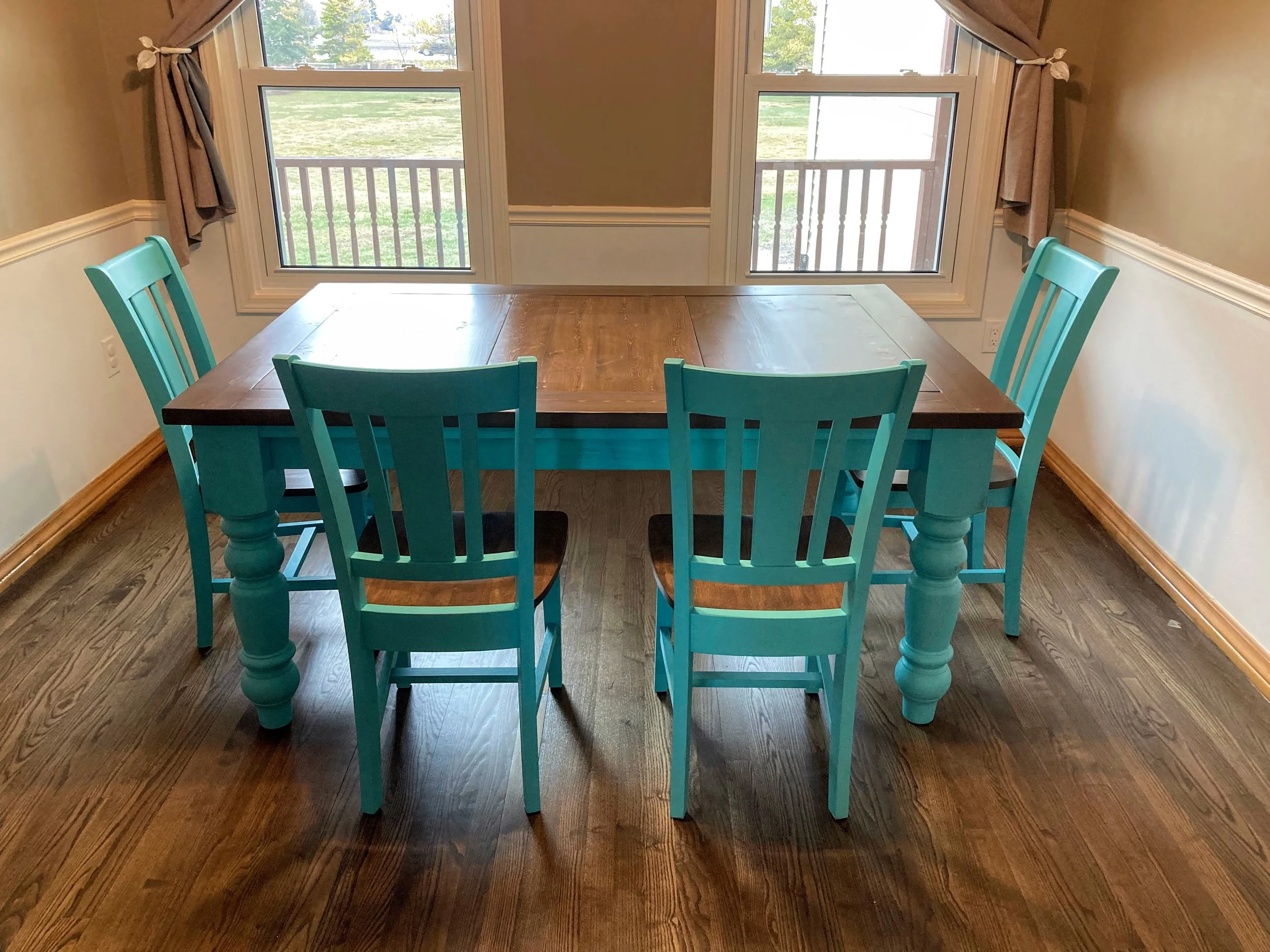 Duquet Table