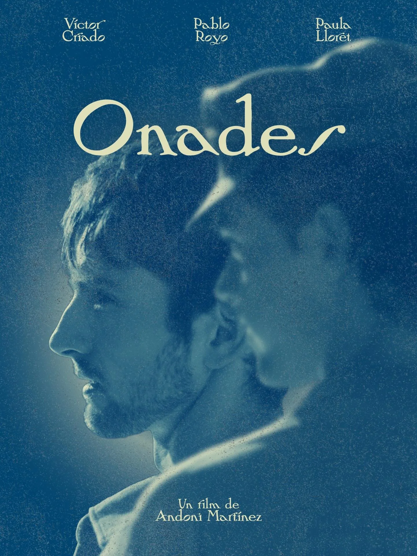 Hoy presentamos el p&oacute;ster oficial de Onades.

Una pel&iacute;cula que nace del Mediterr&aacute;neo y regresa a &eacute;l, hecha de recuerdos, silencios y cuerpos que buscan su lugar.
No t&rsquo;oblides d&rsquo;aix&ograve;. No t&rsquo;oblides d