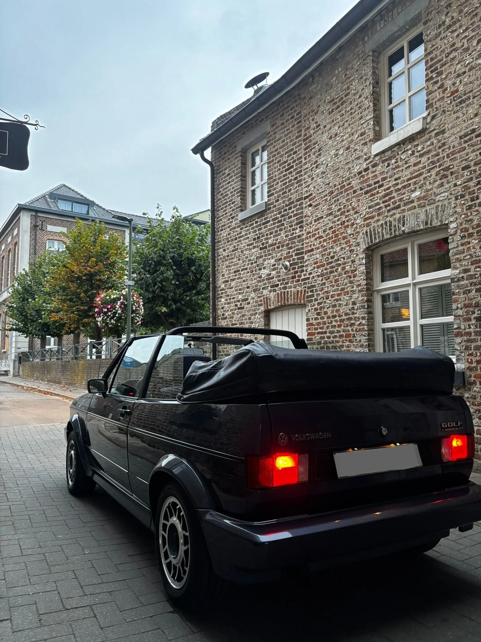 eef6dd5a-dc60-49b3-a696-f379229c0e9d.jpg