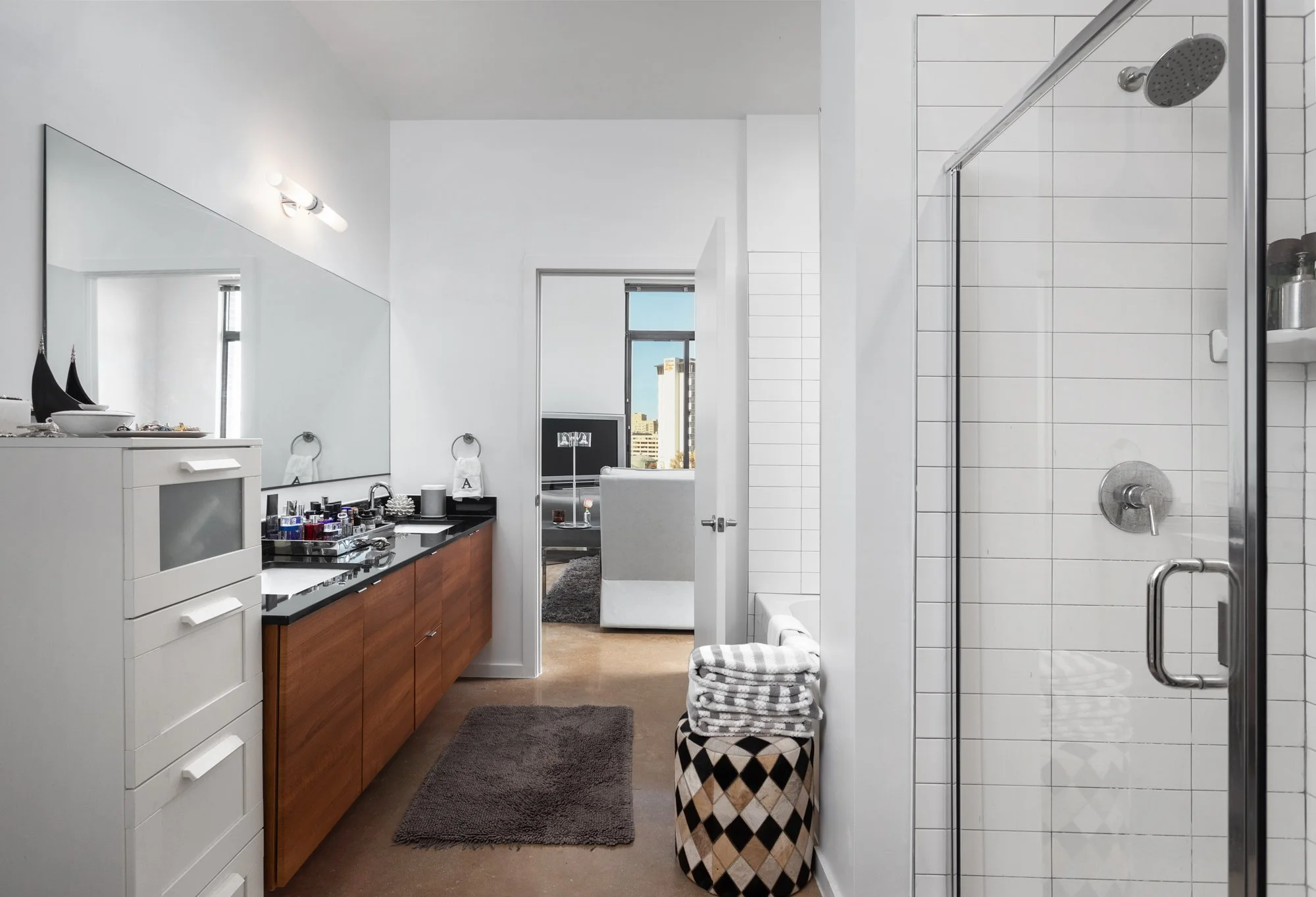 13. Master Bath (Penthouse).jpg