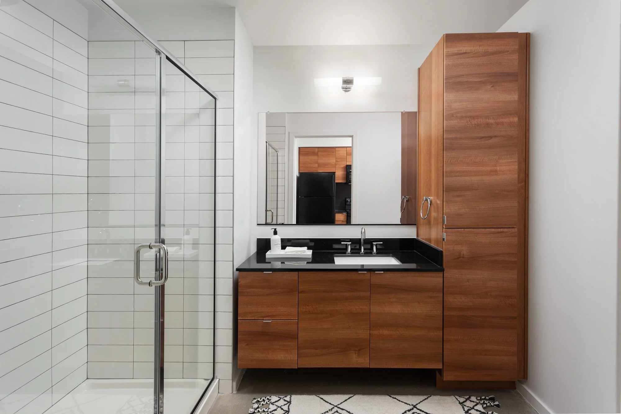 7. Bathroom (Studio).jpg