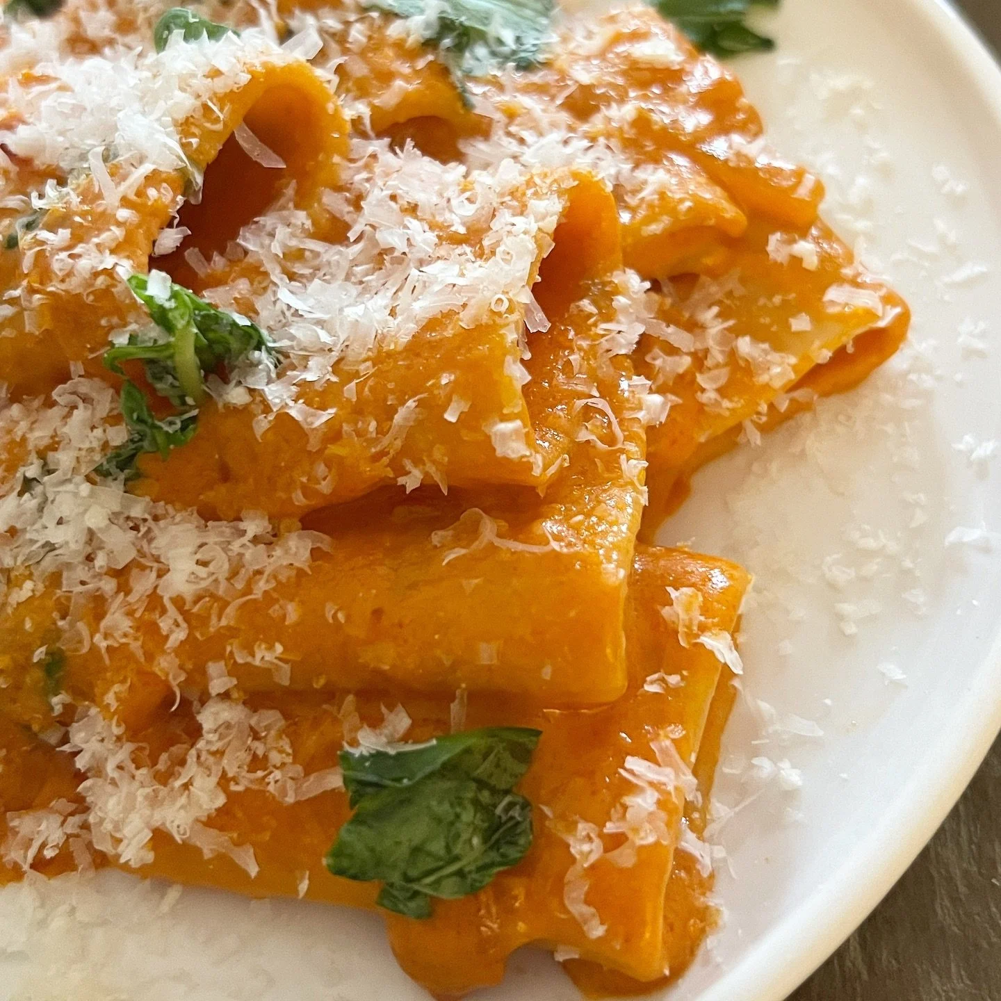 Alla Vodka No Vodka 🤤👋🏼

Who else lovesssss this sauce?!? 

#pasta #allavodka