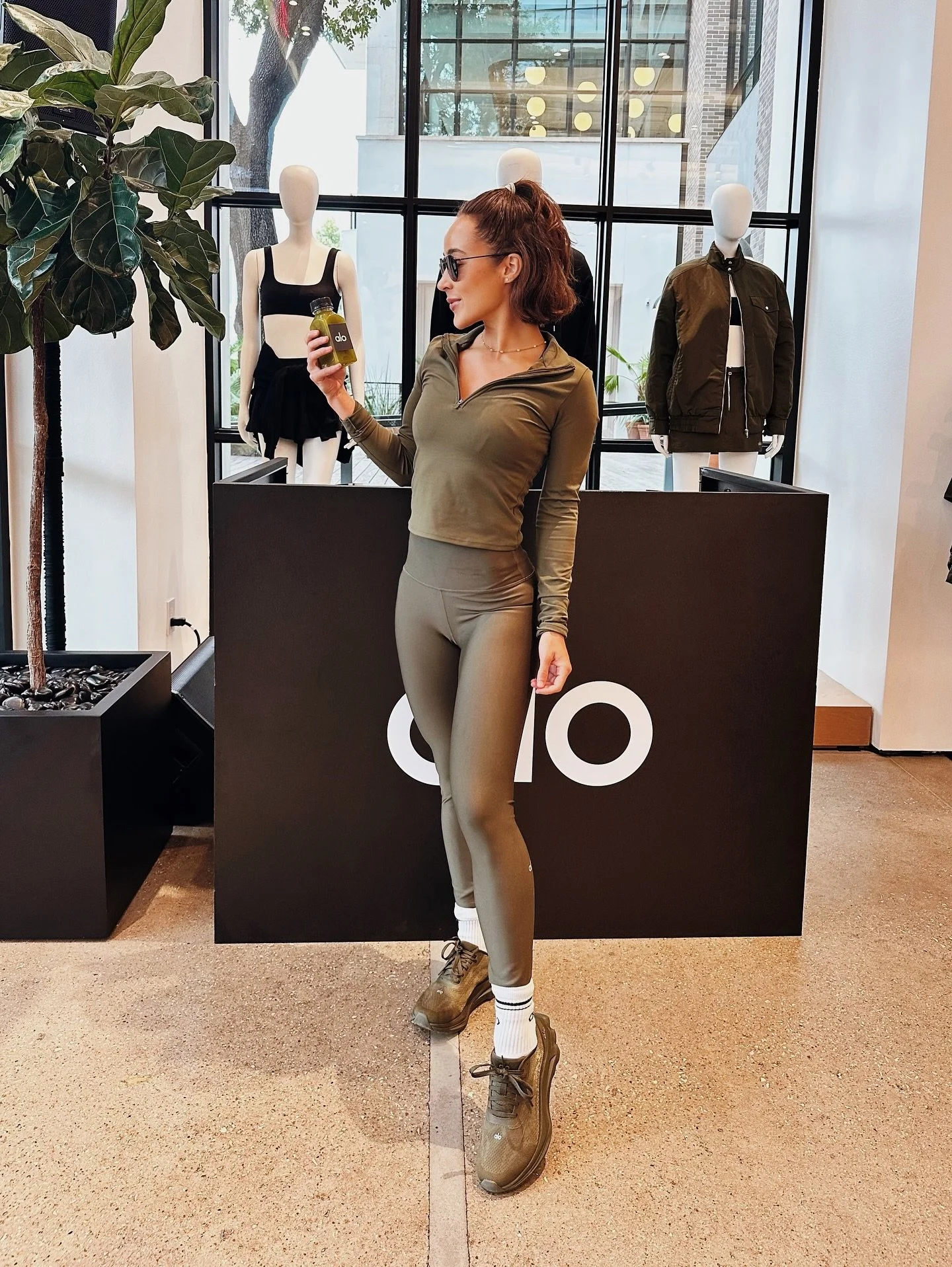 love hosting events with @alo! building IRL community is becoming quite a thing across clients as more brands are realizing the power in community &amp; things AI can&rsquo;t steal: real human connection 🫶🏽