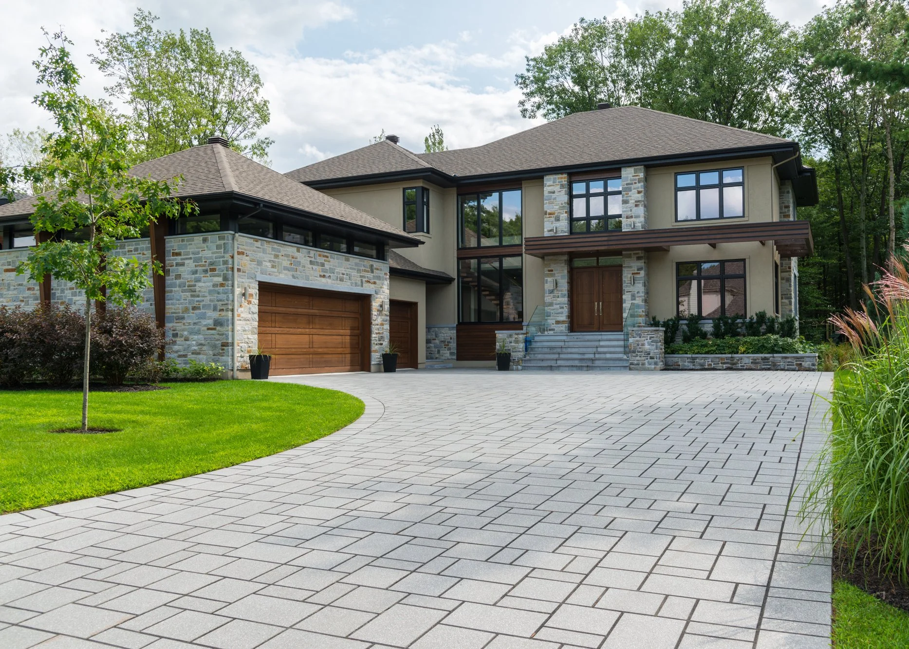 Luxury custom home exterior featuring contemporary residential architecture and structural engineering design by HDS.