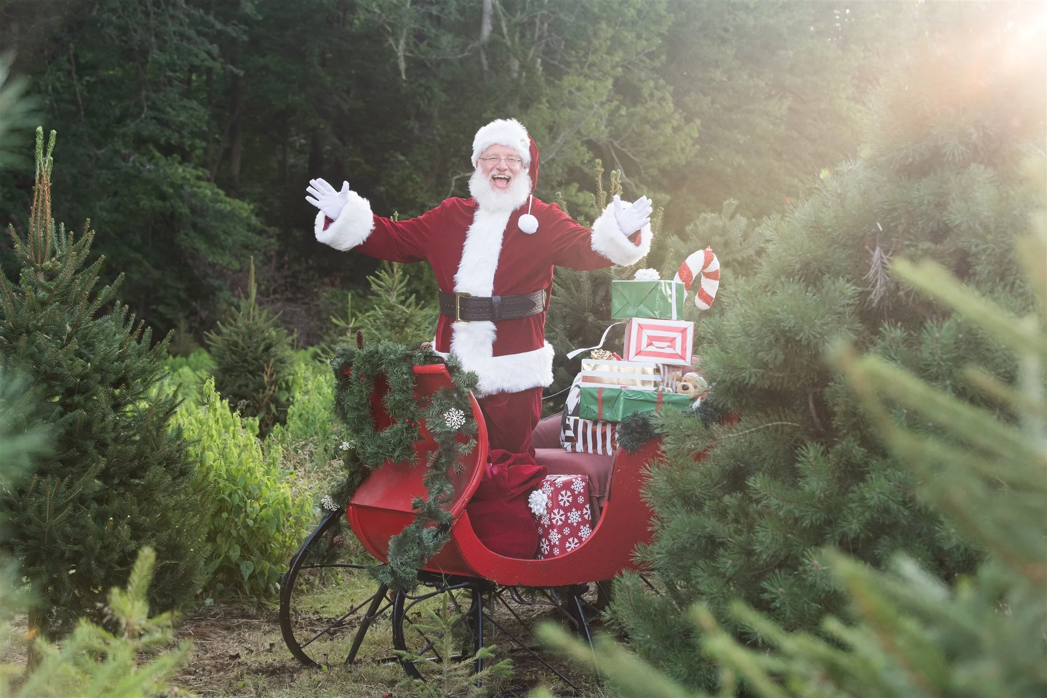 _JX1676907032025 santa and mrs claus.jpg