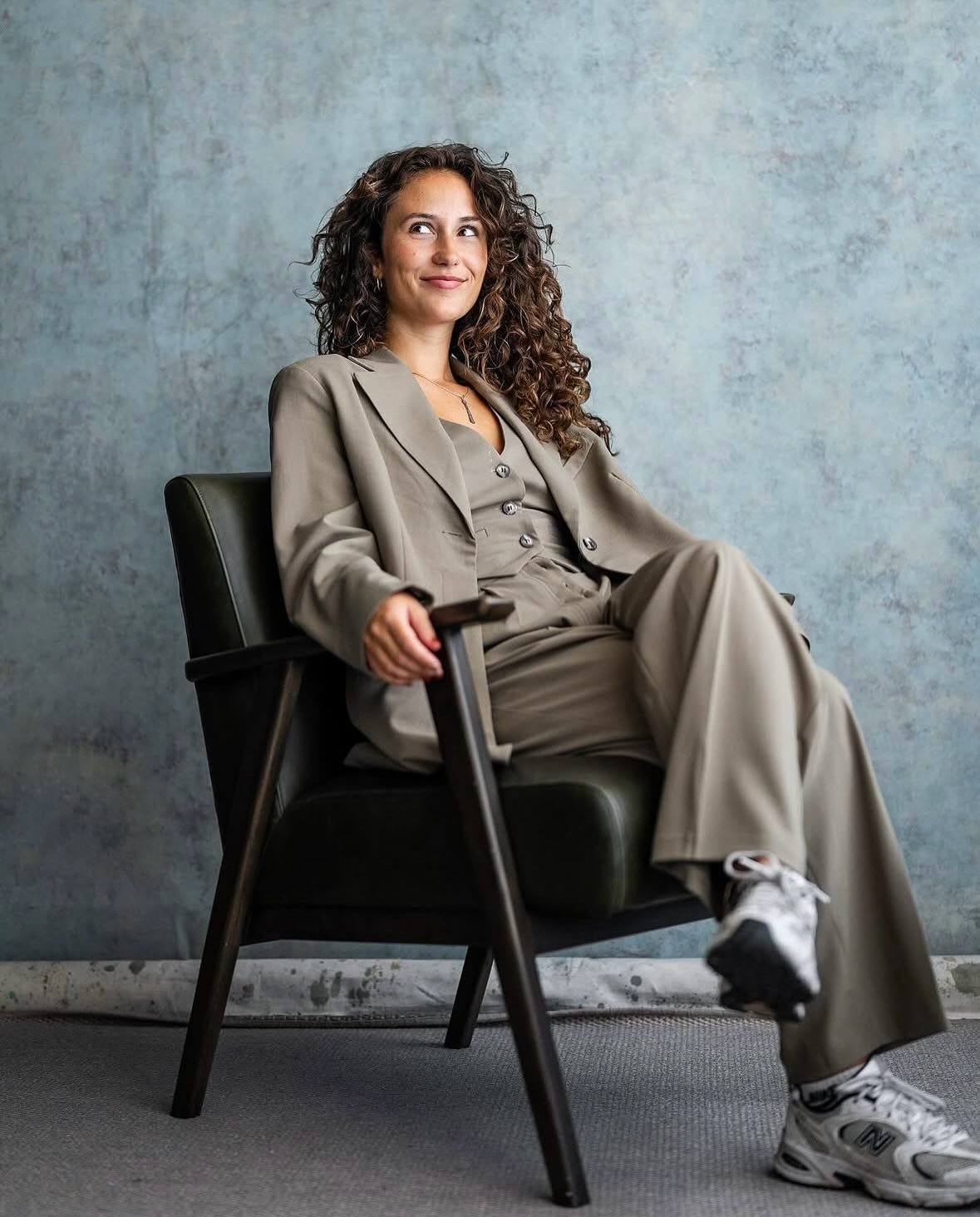 ✨ Coming to the end of a brilliant tour, @saritagabony has been captivating audiences at @ludlowassemblyrooms, @mac_birmingham @shakespearenorthplayhouse and @bristololdvic1766 in &ldquo;Even More... Ghost Stories by Candlelight&rdquo;, finishing str