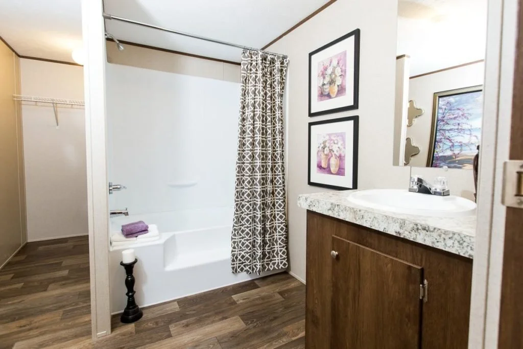 Manufactured-SATISFACTION-36TRU28483RH-Master-Bathroom-20170323-1456404041010-1024x683.jpg