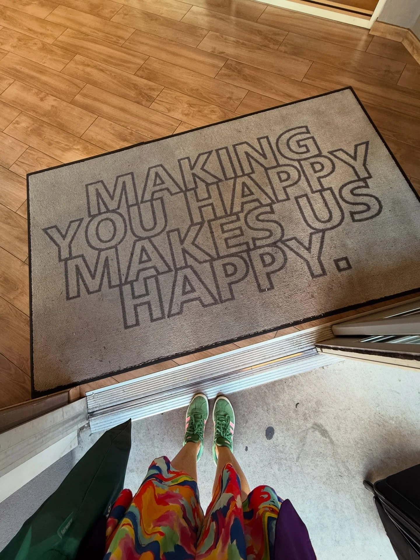 First thing you see when you walk in&hellip;

&ldquo;Making you happy makes us happy.&rdquo;

Simple message. Powerful culture.

We love seeing businesses that lead with positivity right from the entrance. Small reminders like this set the tone for t