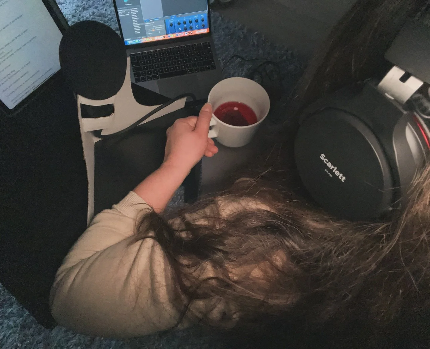 Bitte leise, Aufnahmen laufen. 🤫
Die Vorbereitungen laufen und ich habe mich selbst von meinem ersten Buch inspirieren lassen. 😉

Ich sch&ouml;pfe Kreativit&auml;t aus den Vollen und ich genie&szlig;e jedes Detail und jede M&ouml;glichkeit, die zur