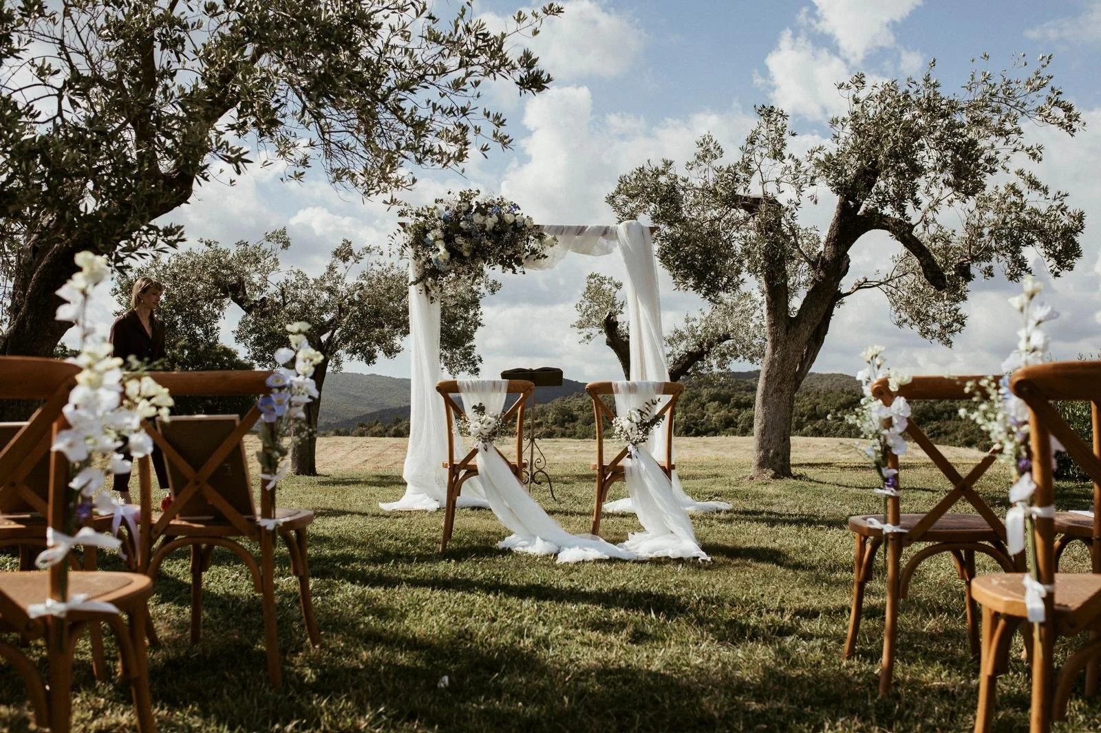 outdoor wedding ceremony at Antico Convento di Montepozzali, Tuscany