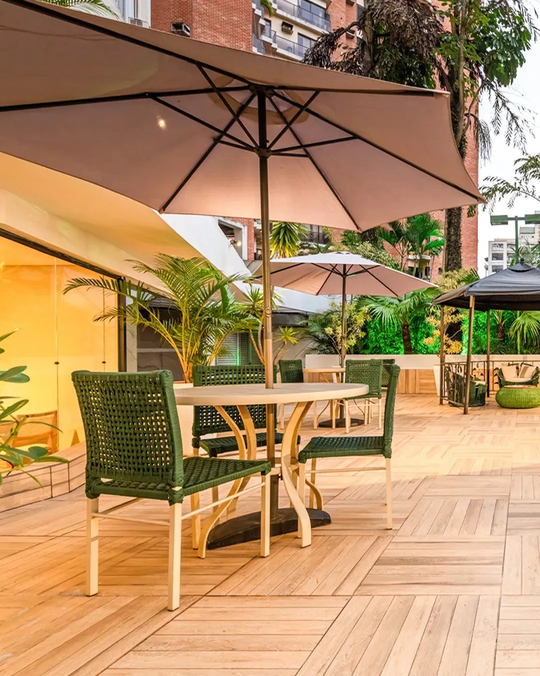 Eleg&acirc;ncia silenciosa, luz suave e uma sensa&ccedil;&atilde;o boa de pertencer.

O Pl&aacute;tano &eacute; esse ref&uacute;gio discreto dentro da cidade.

Reserve um momento para voc&ecirc;.