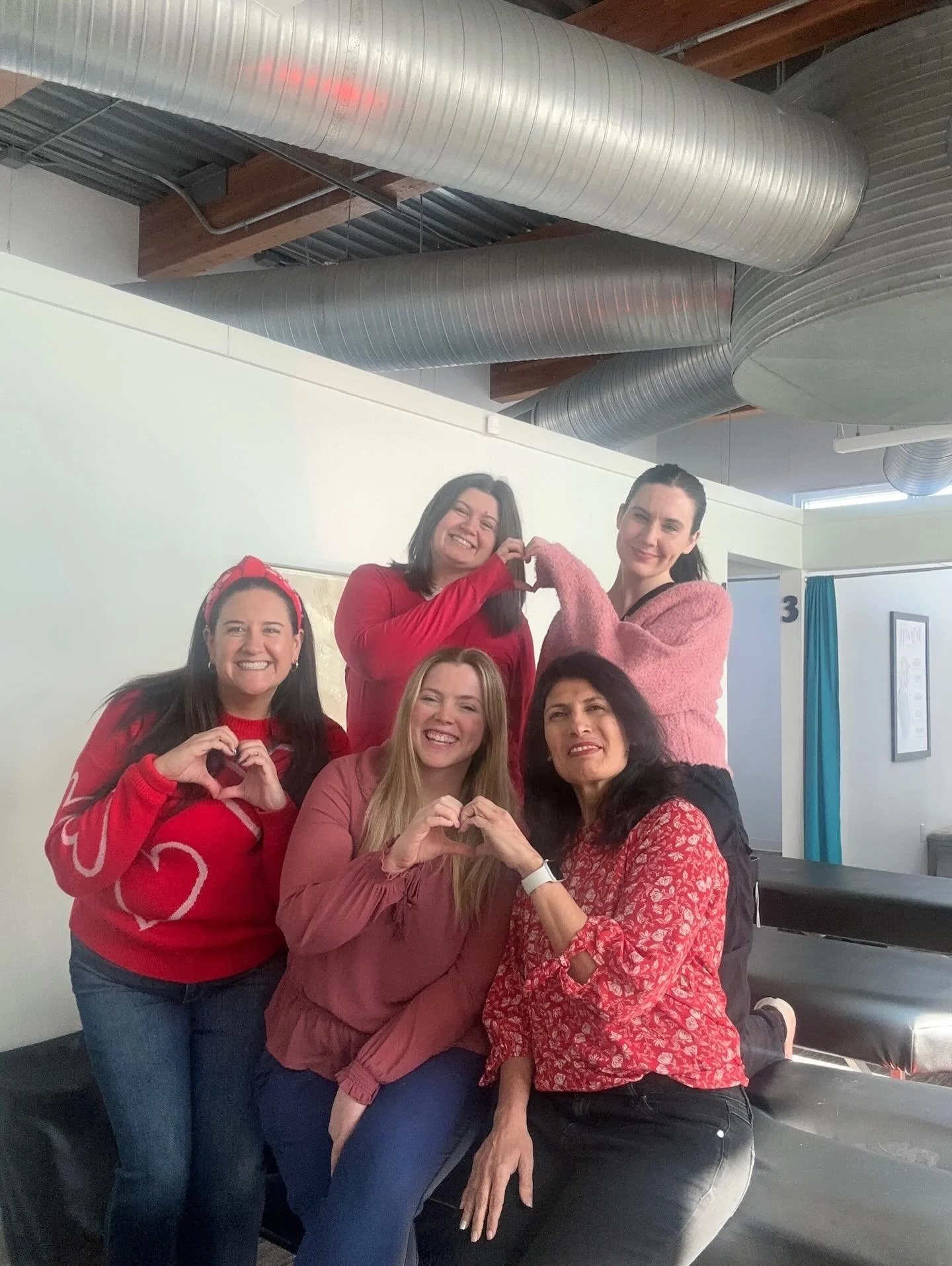 📌 Tag your bestie in the comments 📌
⠀⠀⠀⠀⠀⠀⠀⠀⠀
Your friendships are nervous system medicine! 🫶🏼
⠀⠀⠀⠀⠀⠀⠀⠀⠀
UCLA research revealed that when women are stressed, they&rsquo;re biologically wired to &lsquo;tend and befriend&rsquo;, not fight or flight