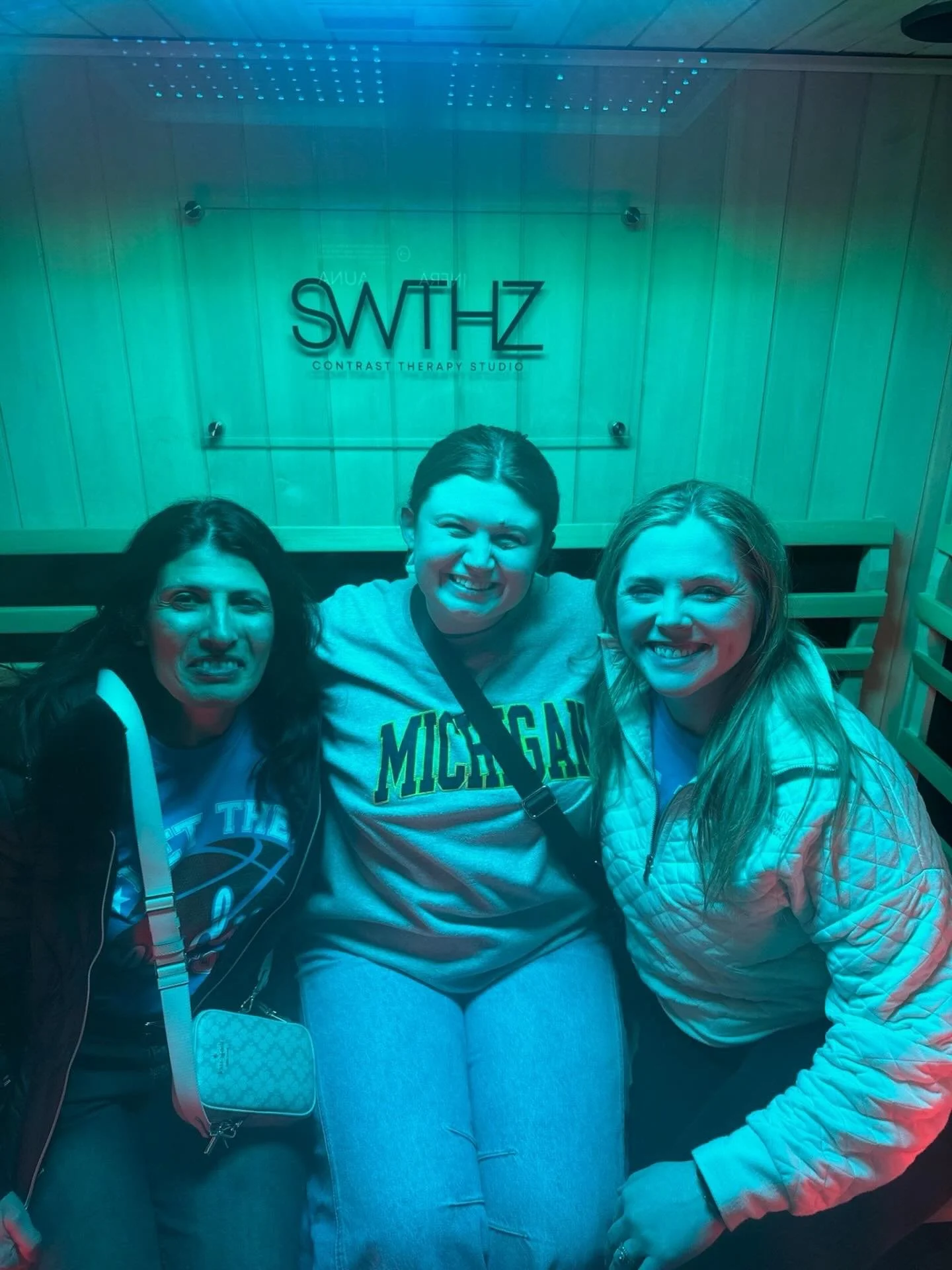 If you&rsquo;re looking for a recovery routine that actually fits into your life, you need to know about @sweathouz in Carmel, Indiana. 
⠀⠀⠀⠀⠀⠀⠀⠀⠀
SweatHouz is a contrast therapy studio offering private suites designed for relaxation, recovery, and f