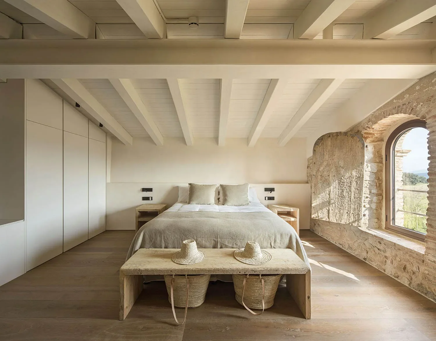 lacurabedroom.webp