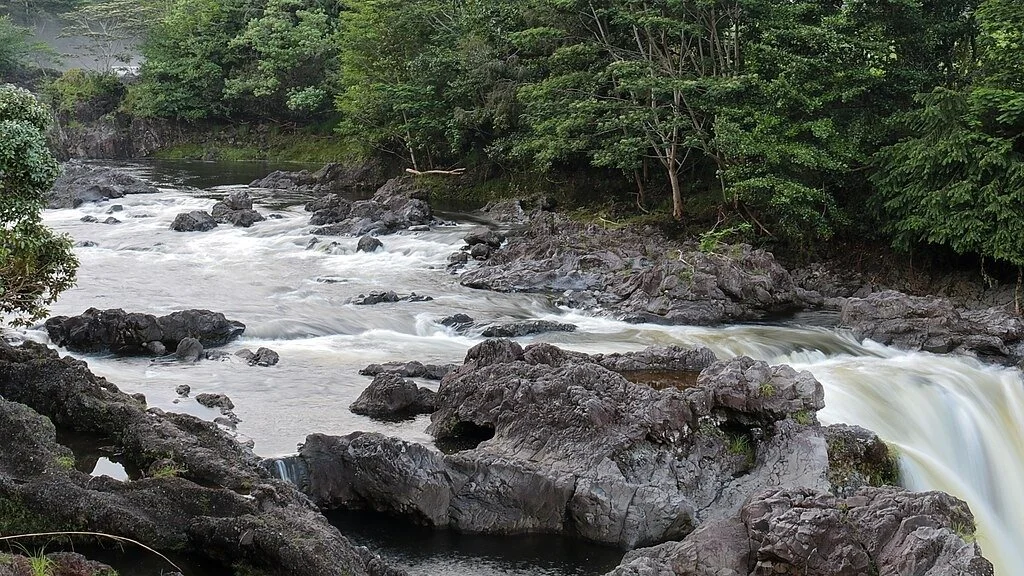 Peʻepeʻe Falls &amp; Boiling Pots (Wailuku River)