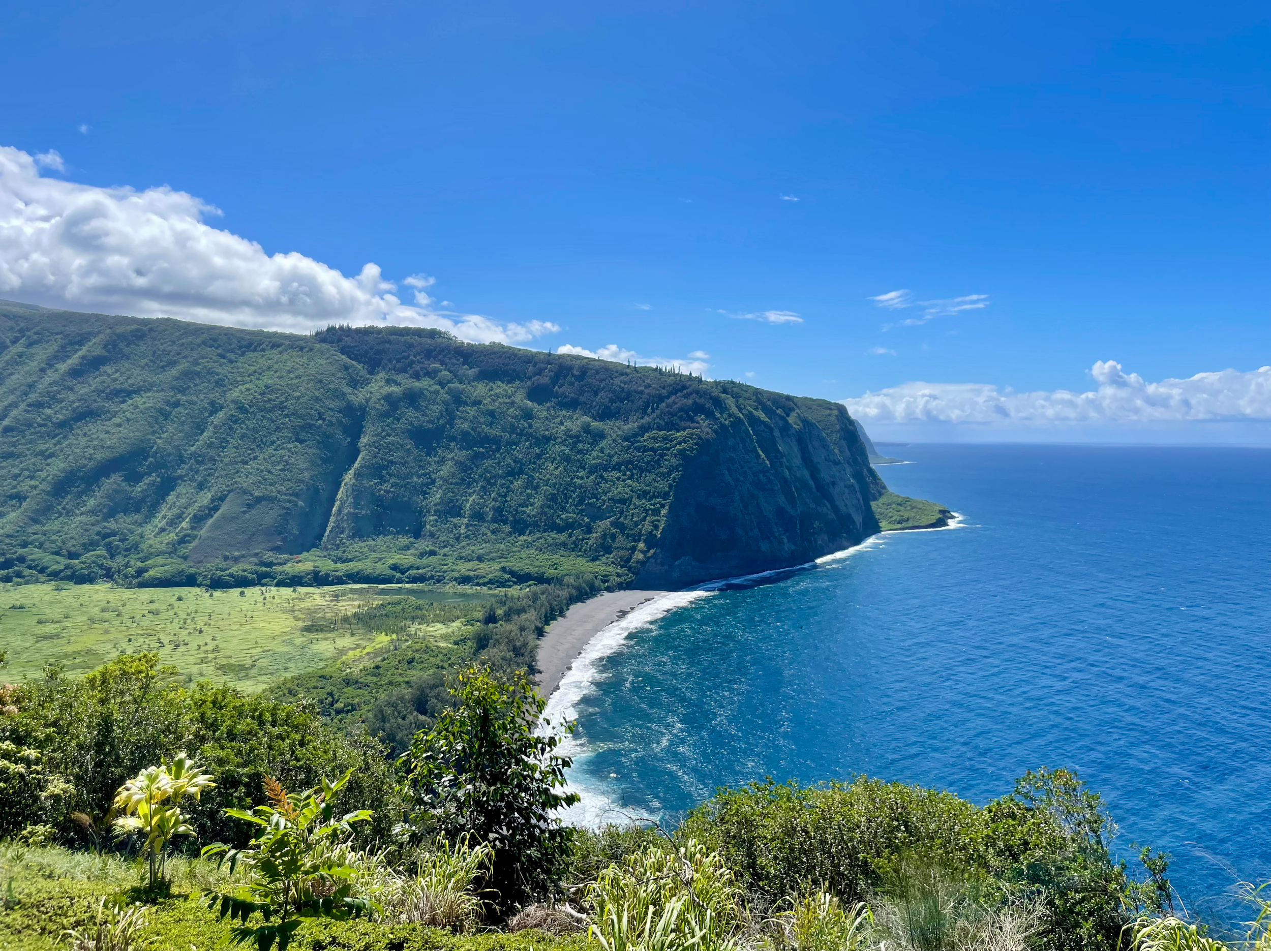 Waipiʻo Valley Lookout