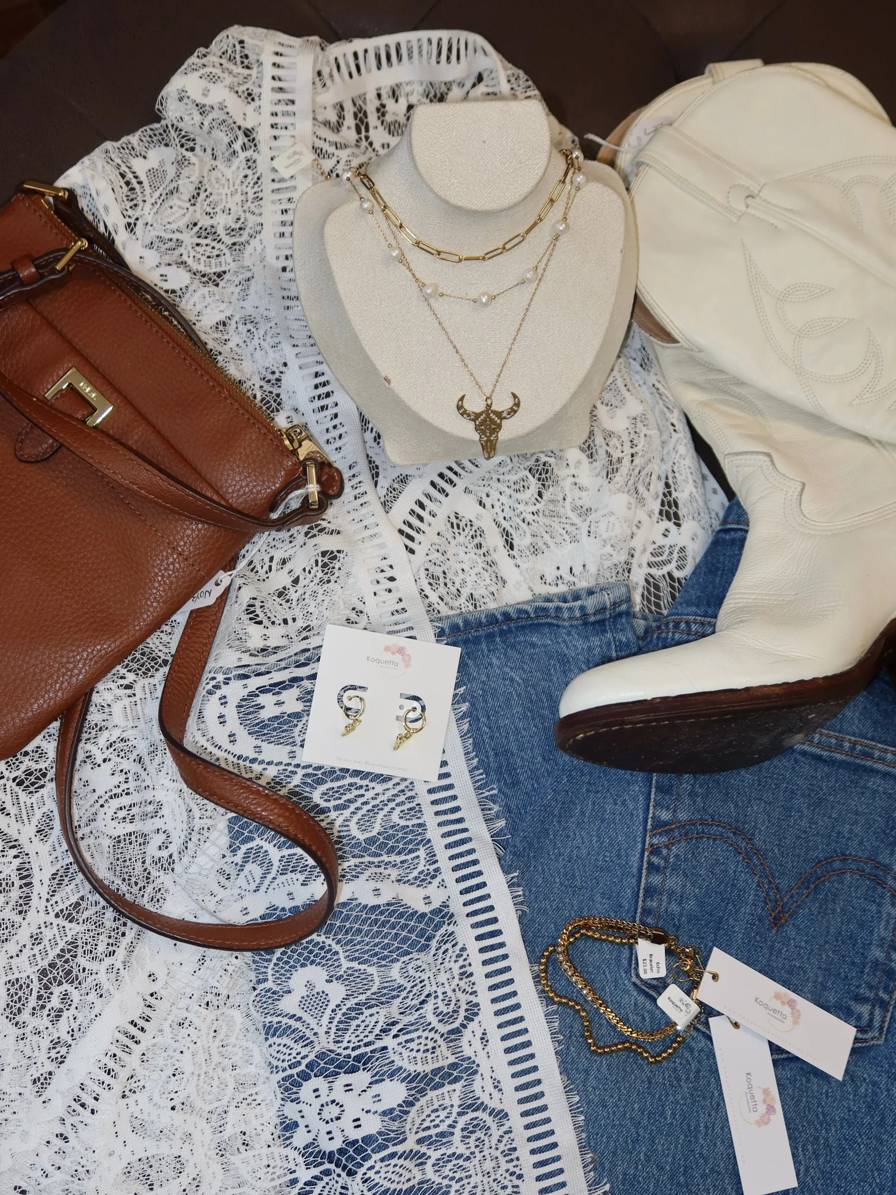 Boots on the ground, fringe in the wind 🤎✨ This is your boho rodeo moment&hellip; easy, effortless, and made for long days at the fair and golden hour nights.

The @cloverdalerodeo is right around the corner&hellip; IYKYK 👀✨
Save this for your rode