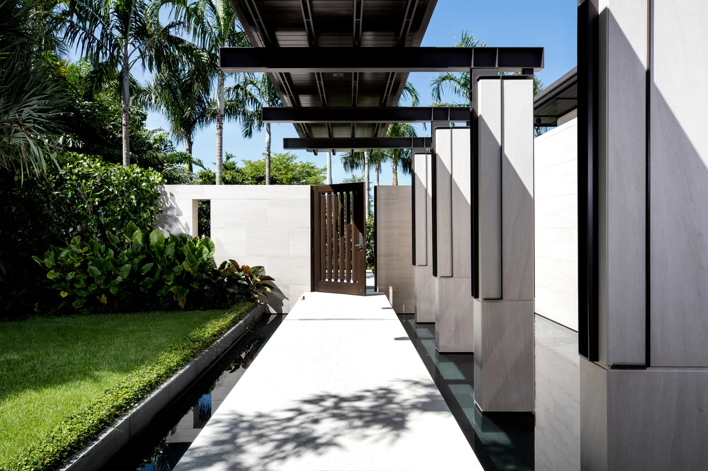 Studio-C-Modern-Bungalow-Entry-5.jpg