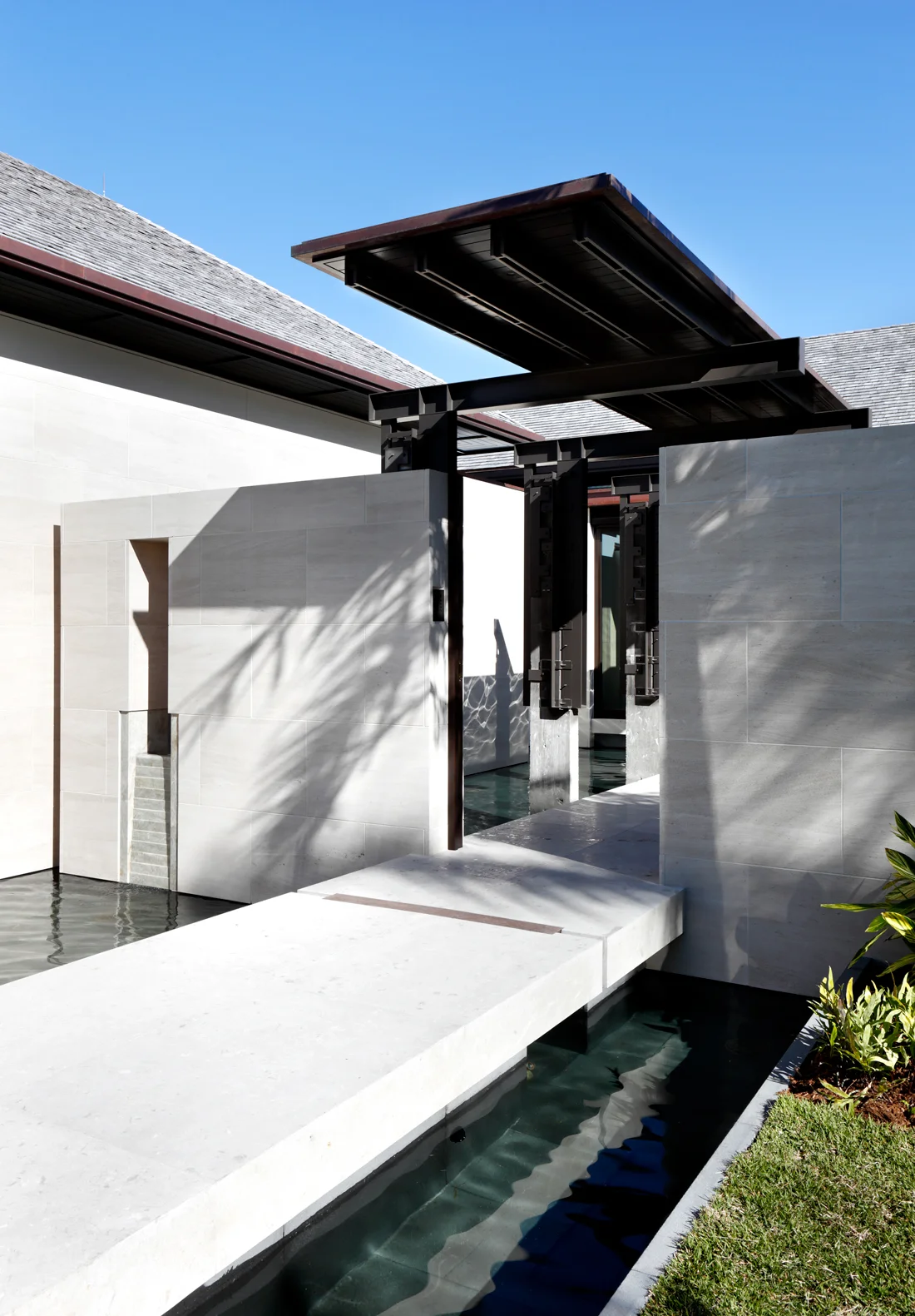 Studio-C-Modern-Bungalow-Entry-2.jpg