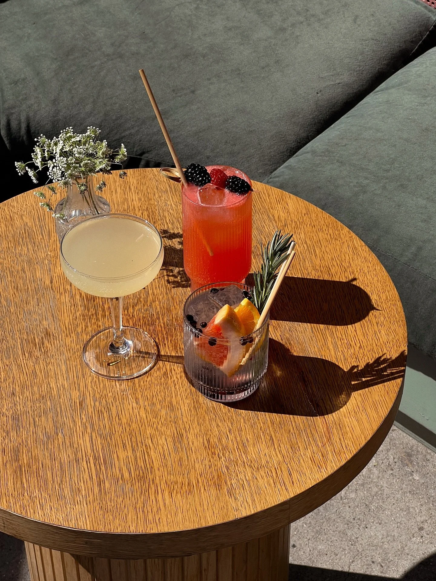 @henwillgin cocktails, @the.onry oysters, repeat 🔁🍸💋