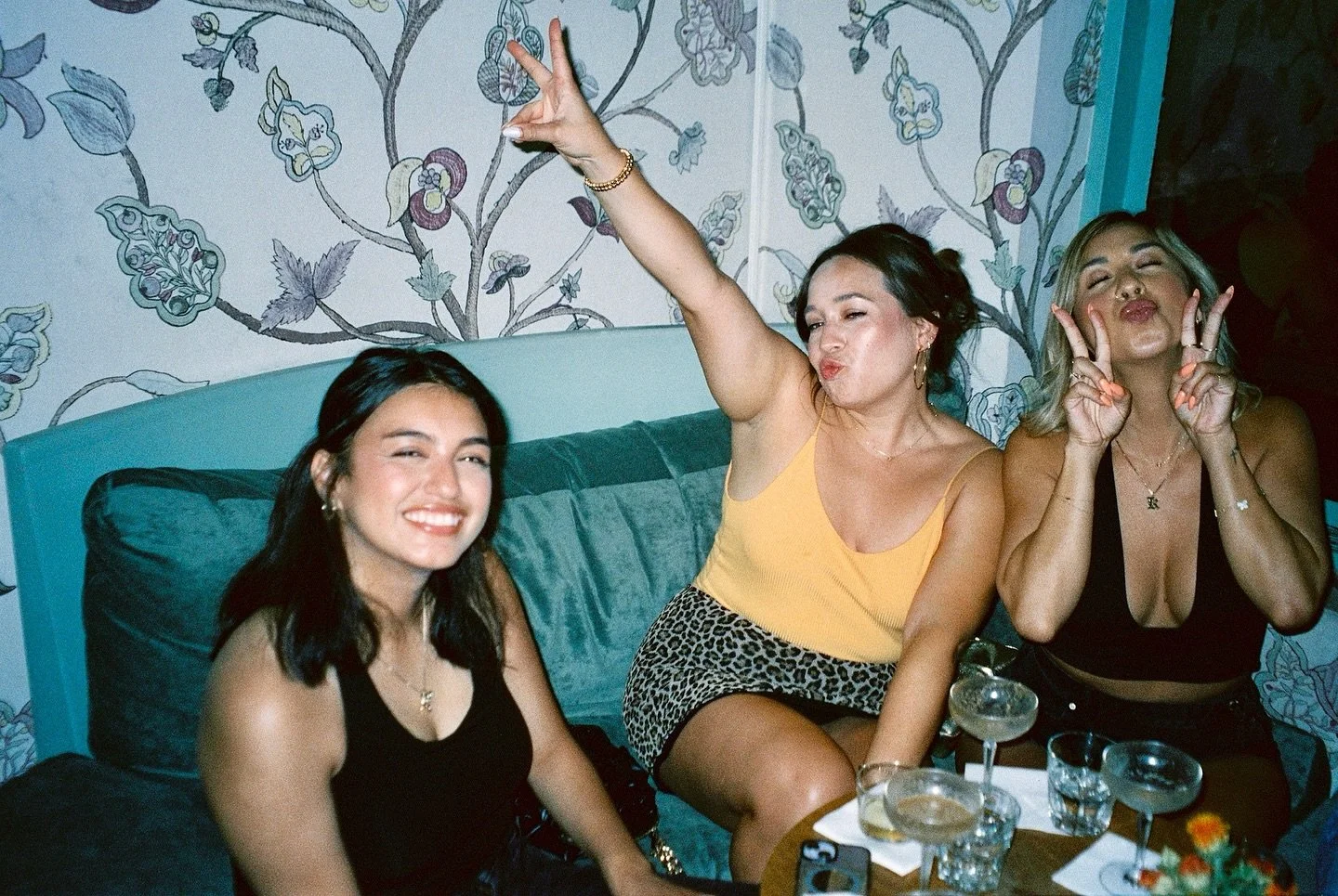 Spreading the good vibes all day long 🍸💋