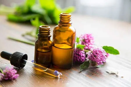 167834690-medicina-alternativa-aceites-de-hierbas-curativas-aceites-de-aromaterapia-a-base-de-hierbas-con.jpg