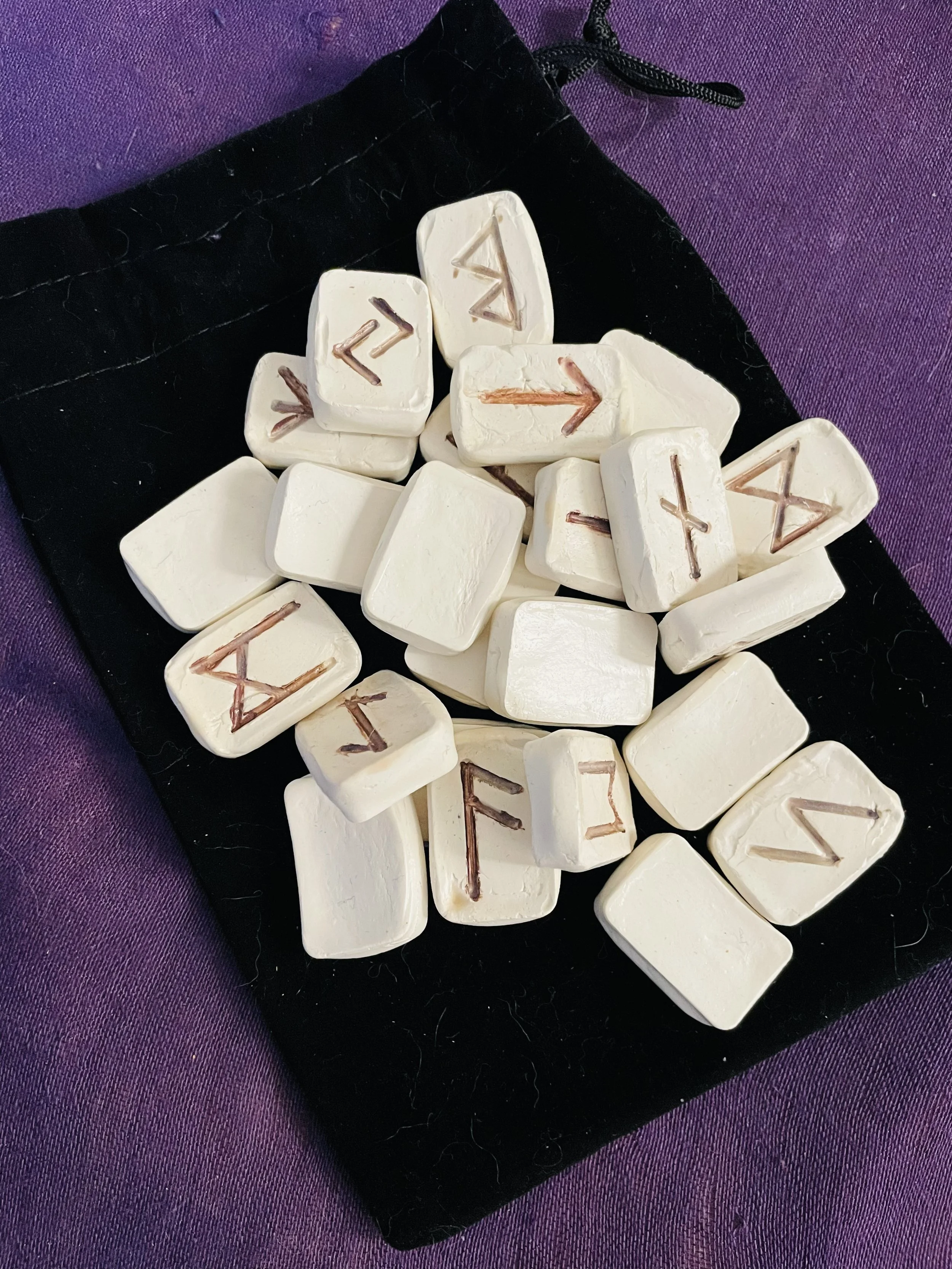 Handcrafted Elder Futhark Clay Rune Set – Basic Style with Velvet Bag