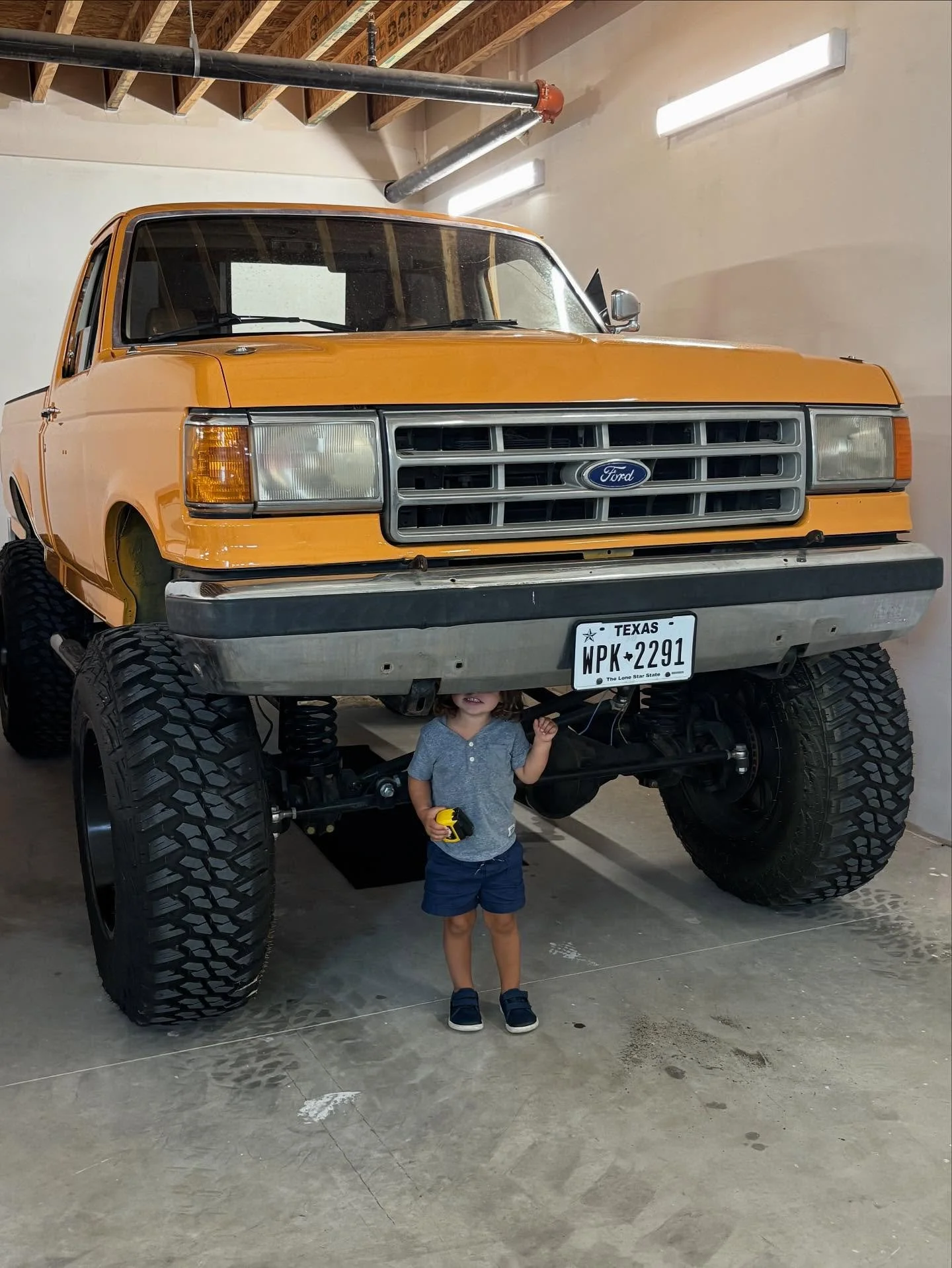 So monstrous, you can fit a child under it 🛻 Lil longhorn, work in progress 🚧