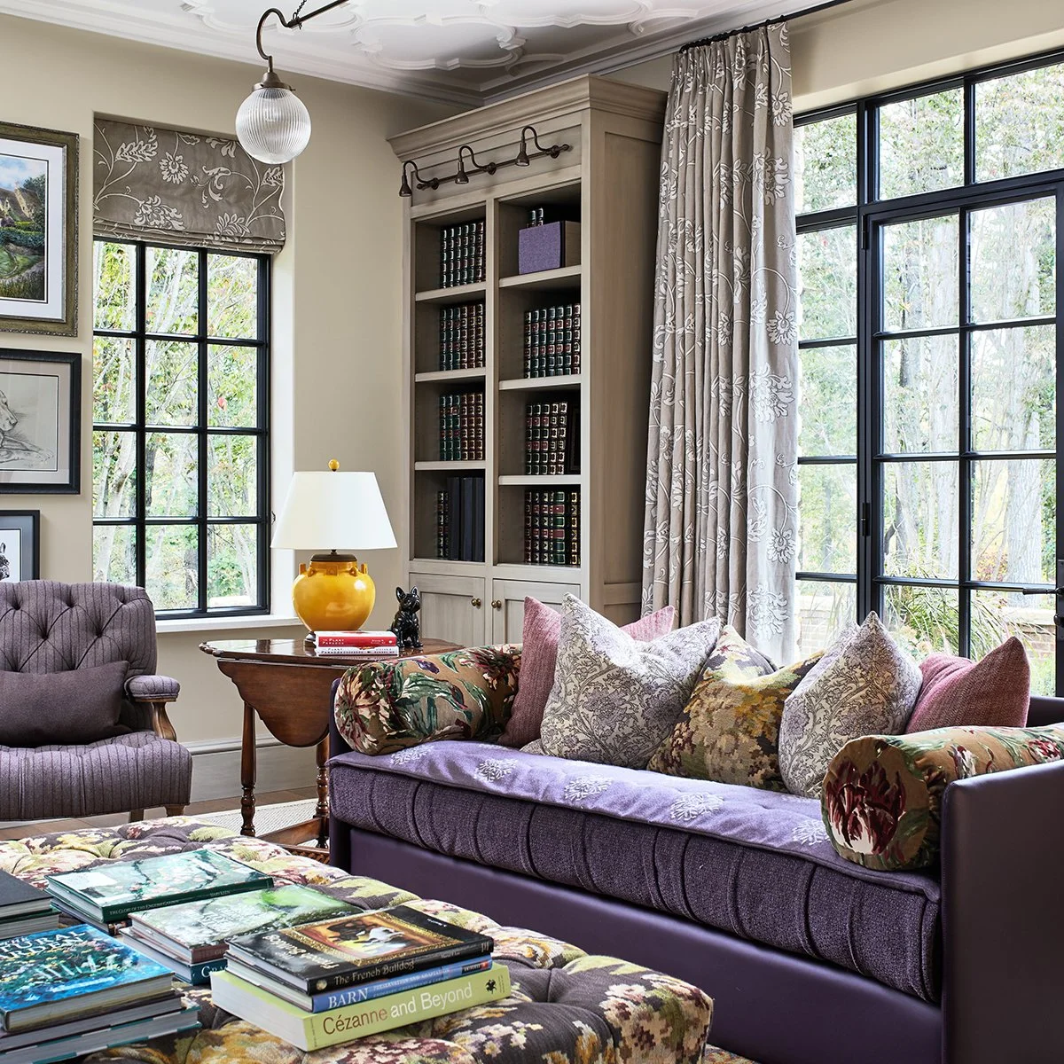 sitting room with purple couch