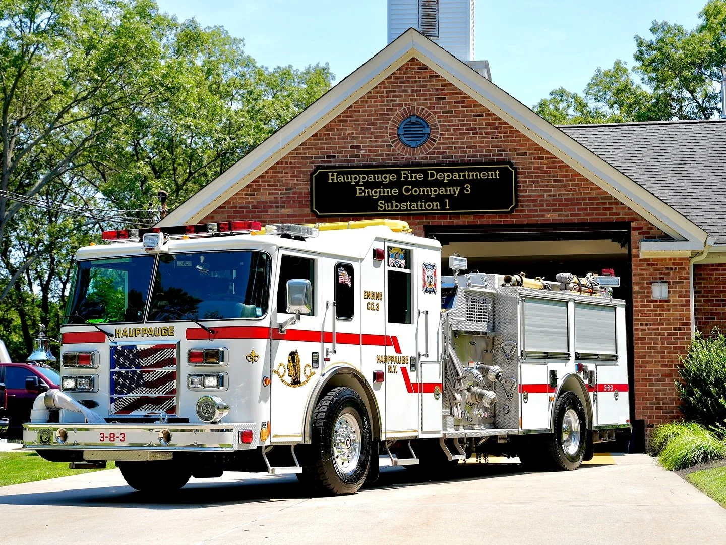 Some rig shots with the @hauppauge_fire_dept Engine Company 3 this past weekend. 

Mack&rsquo;s Visuals means out with the old and in with the new (photo and video). Time to update how you look! 

#firedepartment #firerescue #firstresponders #firetru