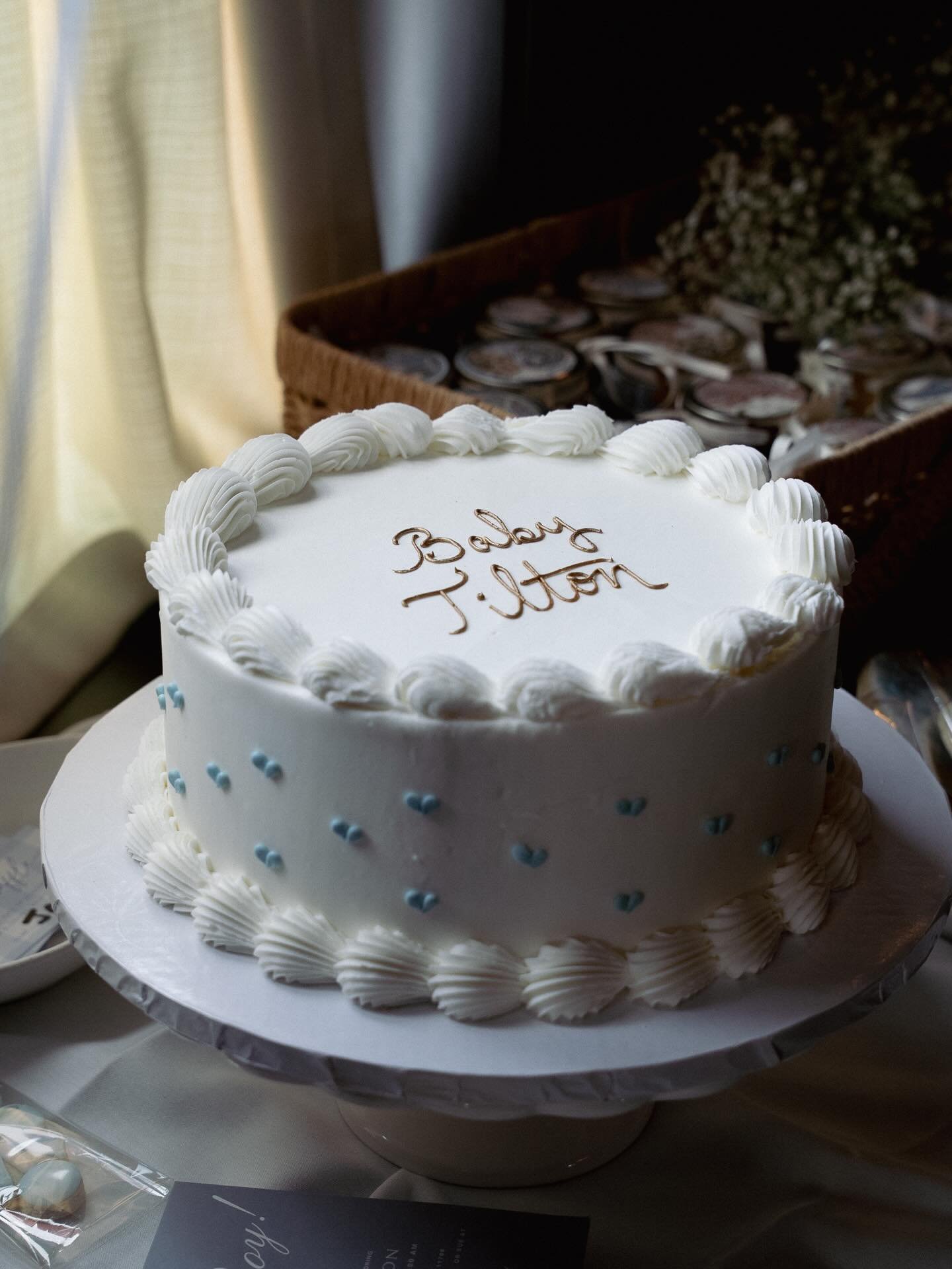 A big congratulations to allirosef &amp; Dean! Glad to be a part of it behind the lens. Shoutout to the best venue @birdiebarnewyork 

#photography #babyshower #birdiebar #liny