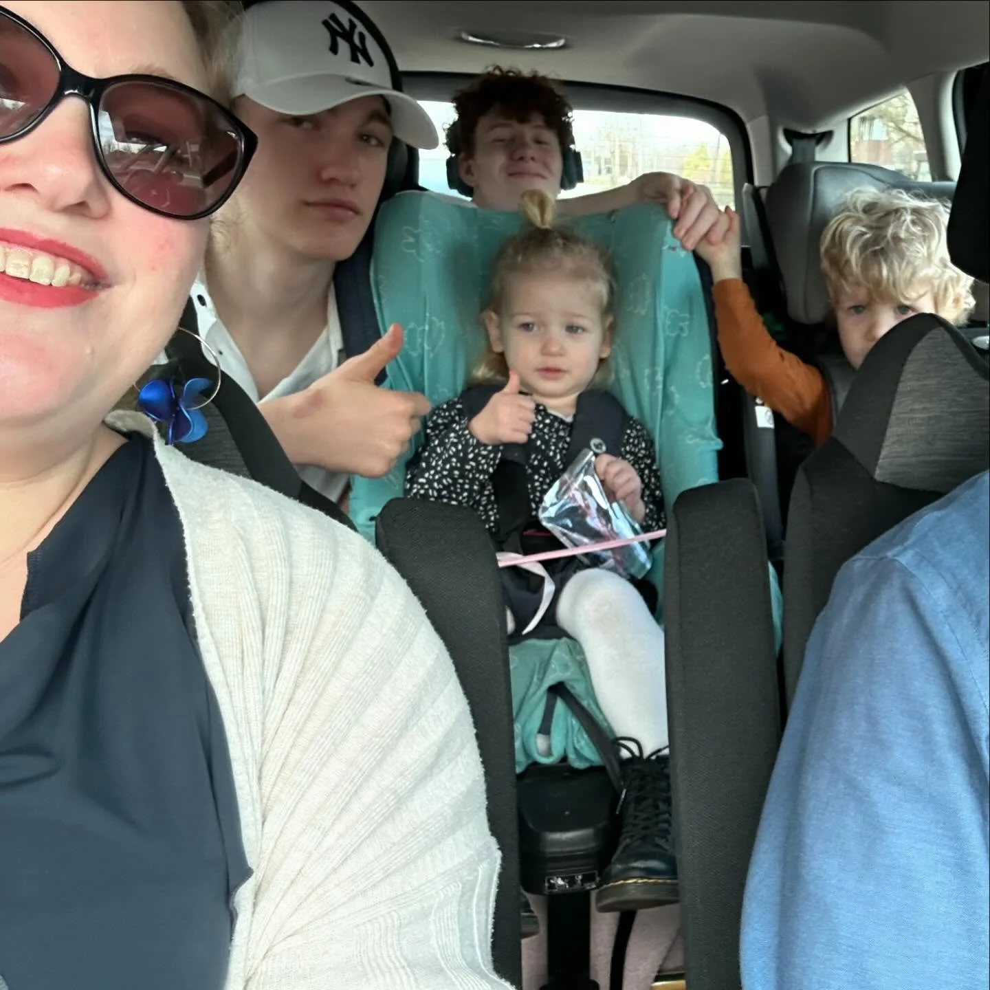 Gisteren gingen we naar @slotzeist om oma&rsquo;s verjaardag daar te vieren. Eerst Sem even ophalen vanaf station Utrecht en toen meteen door. Als we dan zo samen zijn hoor ik telkens het liedje &ldquo;ik heb mijn wagen volgeladen&rdquo; in mijn hoof