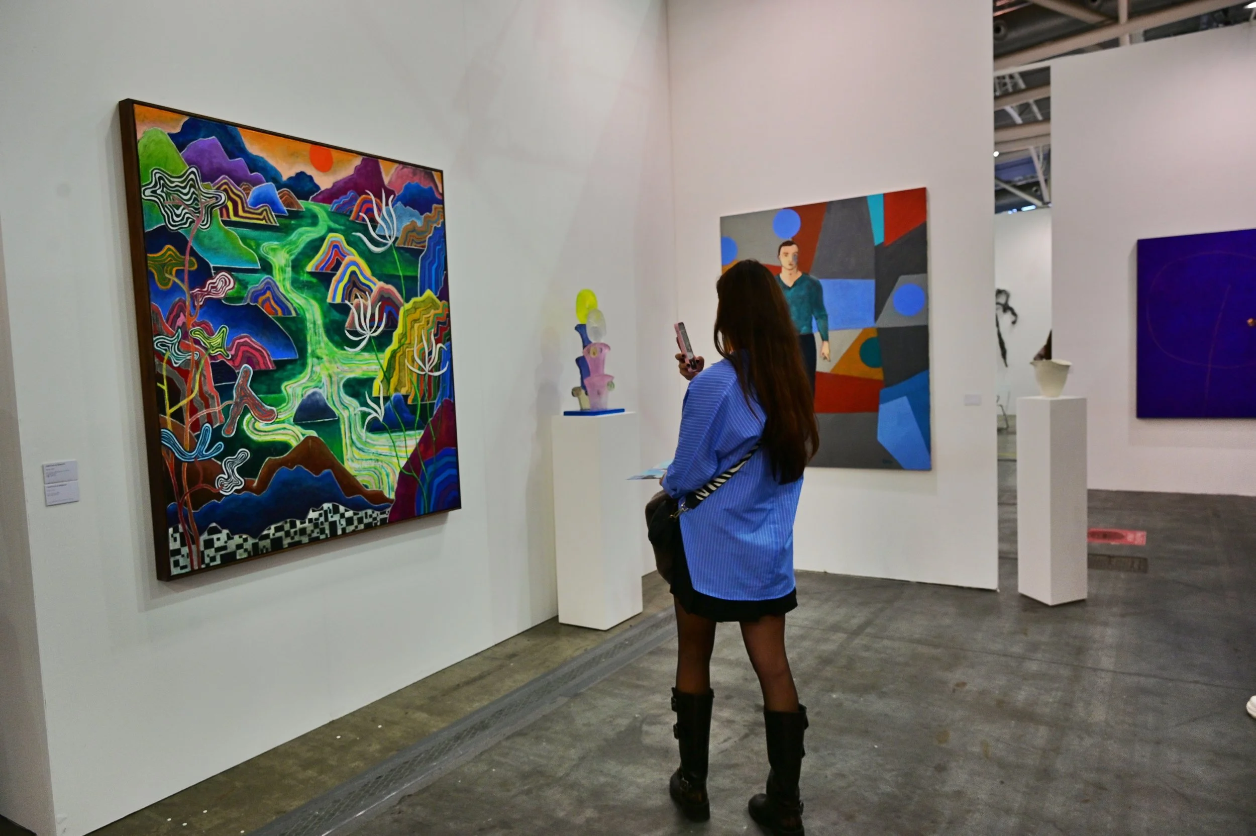 Bold vs. Subtle: Choosing the Right Wall Art for Your Personality