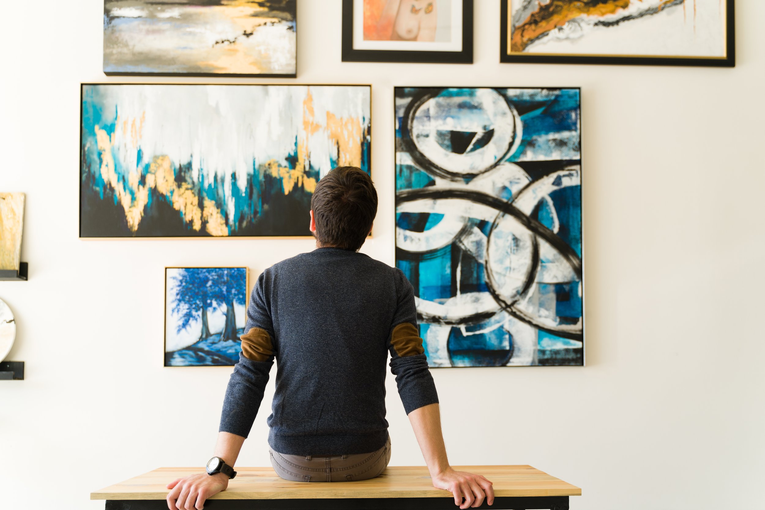 Gallery Wall Layouts: Horizontal, Grid, and Eclectic Explained