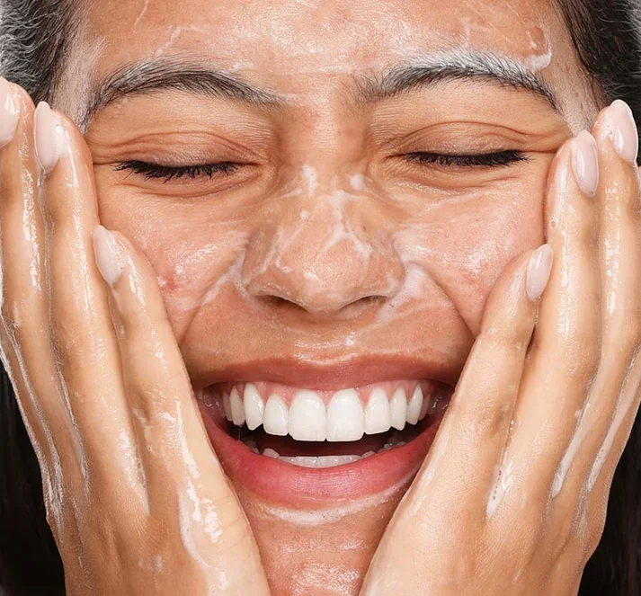 Crisp-start-clarifying-wash-4_6317197e-9b2d-4e2a-962f-2e4ea4e702bd.webp
