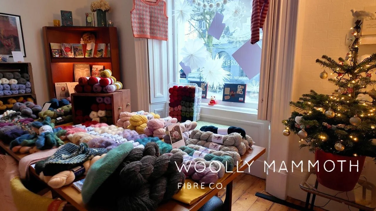 Pop up shop at a cosy bookstore 🕯️🤶❤️🎄☘️ Now on Patreon!