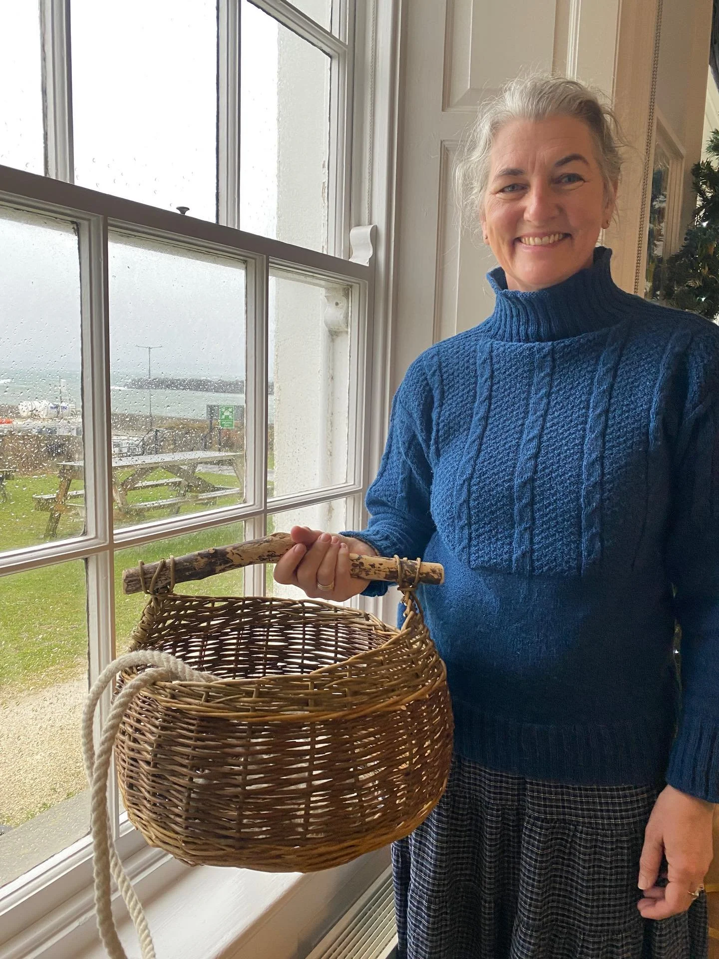 Check out this beautiful Gansey knitted by @jeanmlong 😍 there&rsquo;s a whole story behind this one, and it&rsquo;s knitted in @thegalwaywoolco_op ❤️ 

And look at that oxter gusset, I love it!